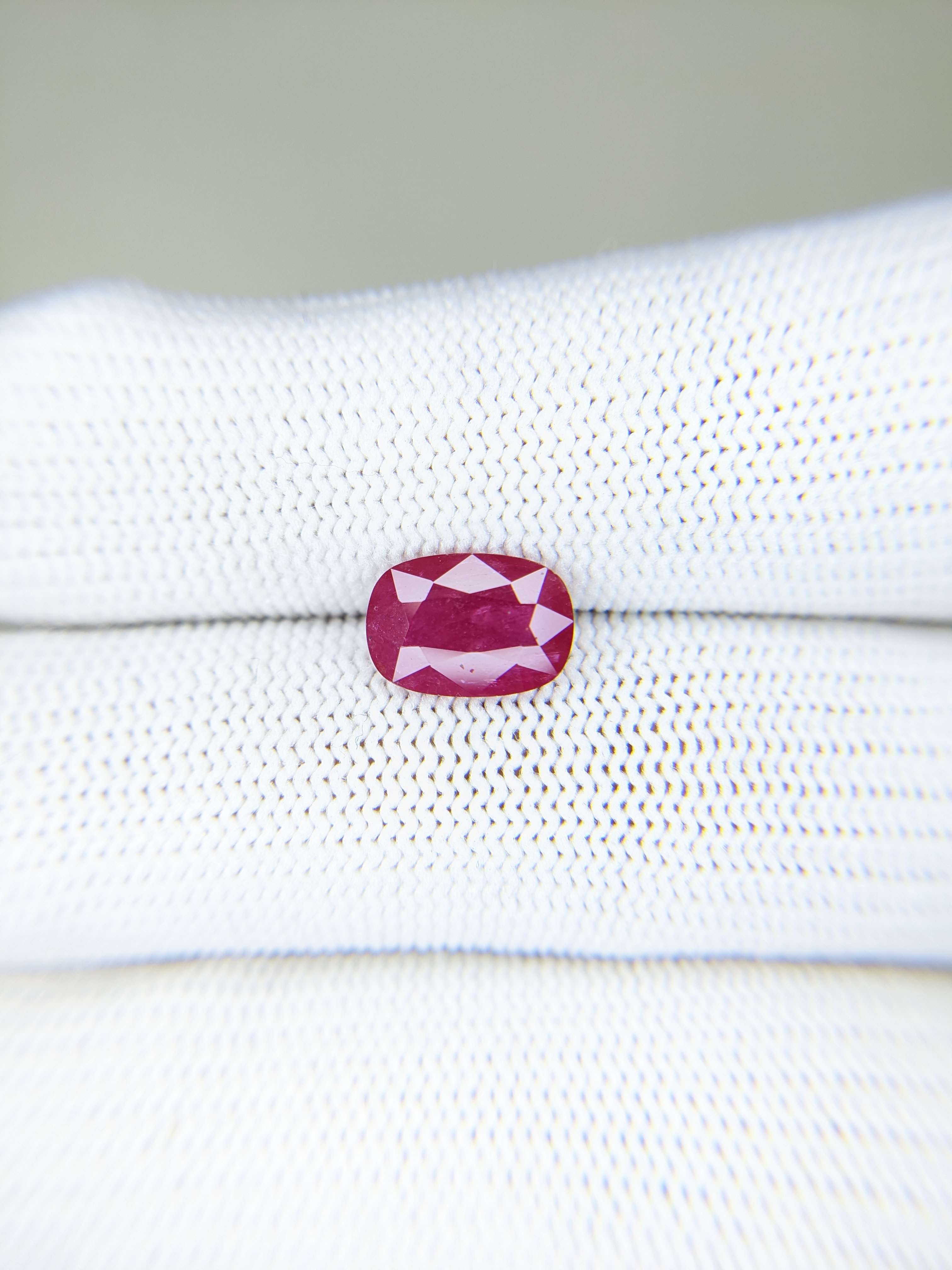 RUBY Oval: 2.60ct