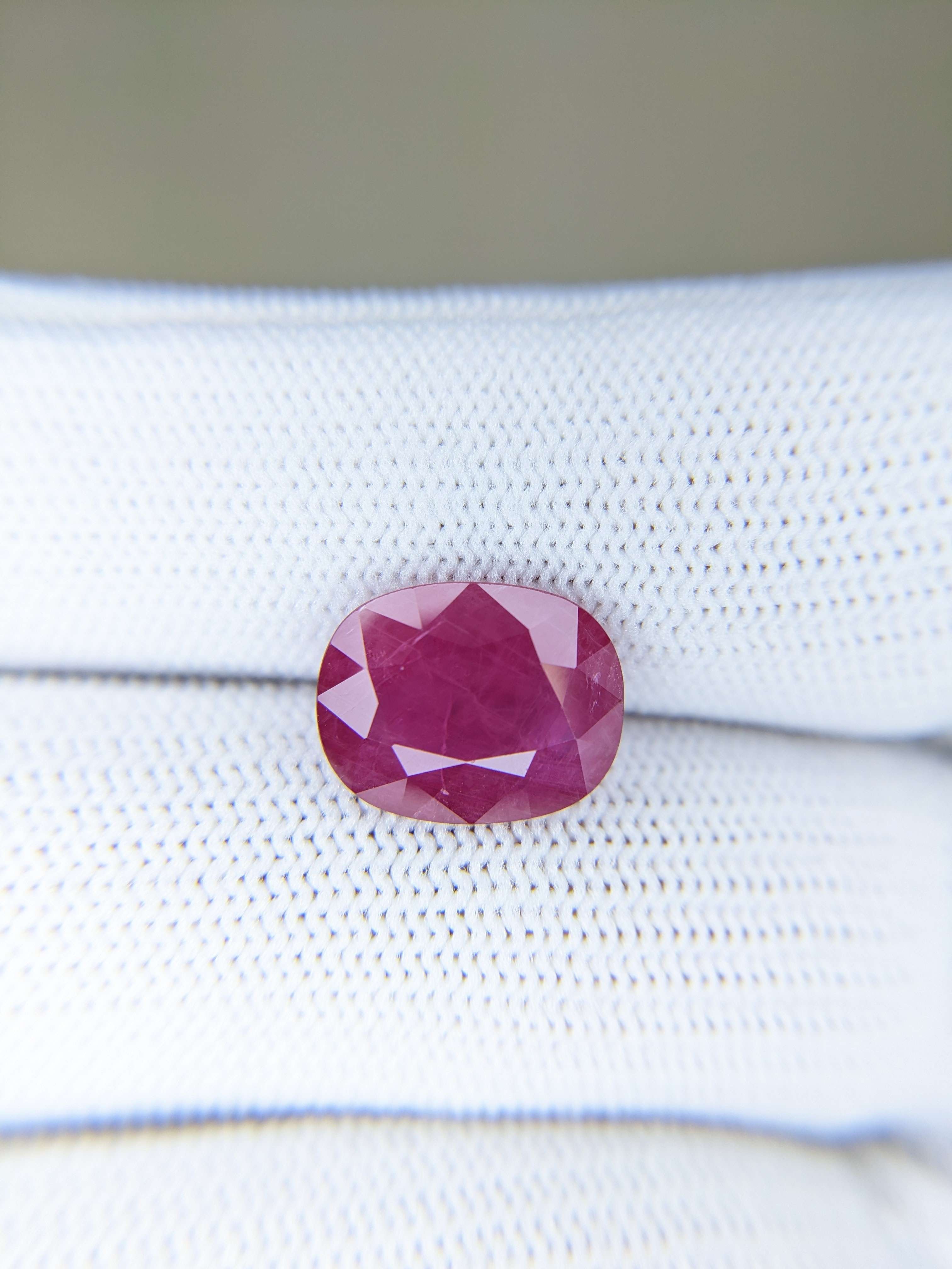 RUBY Cushion: 5.51ct