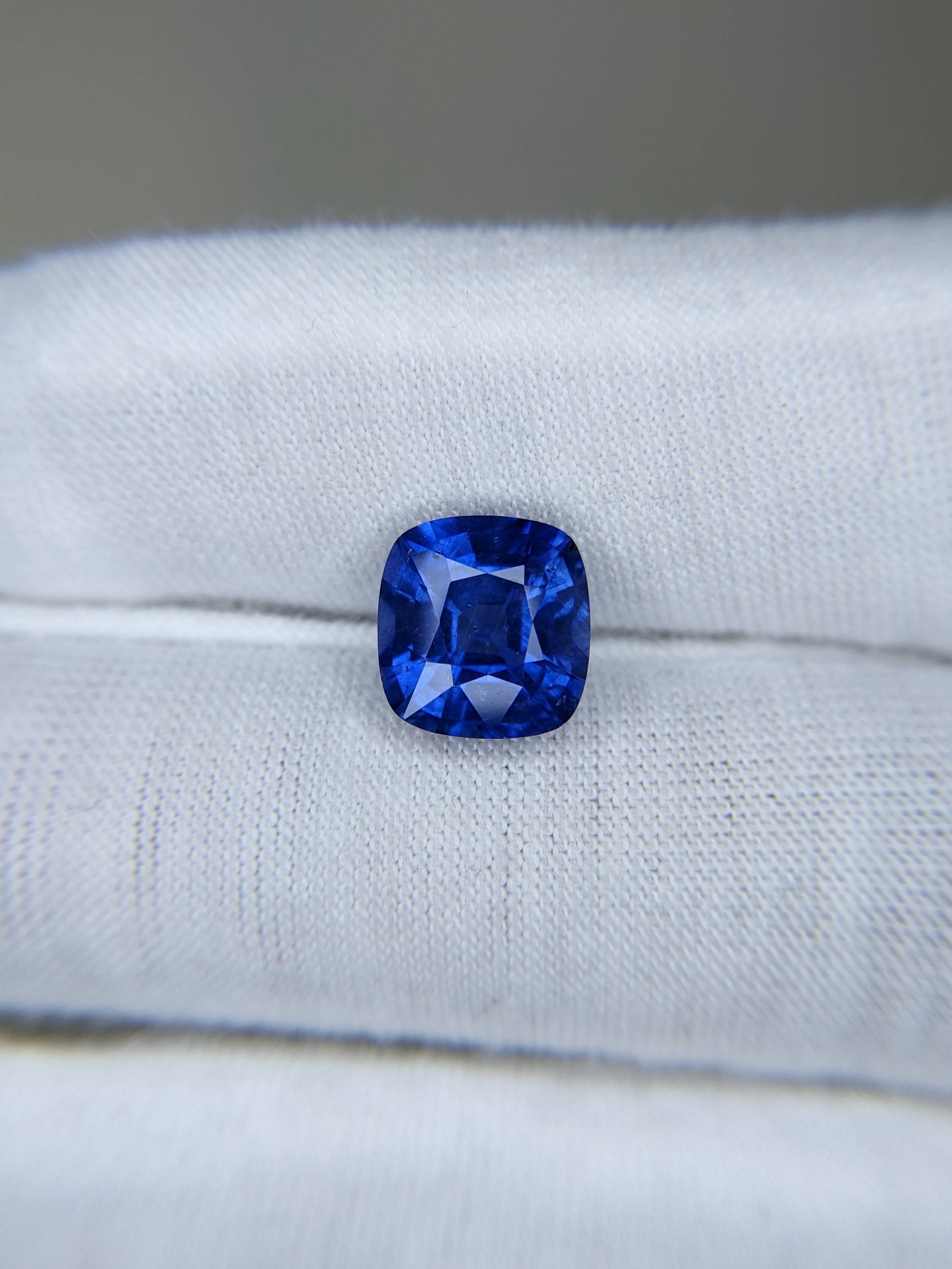 Blue Sapphire Cushion: 4.62ct