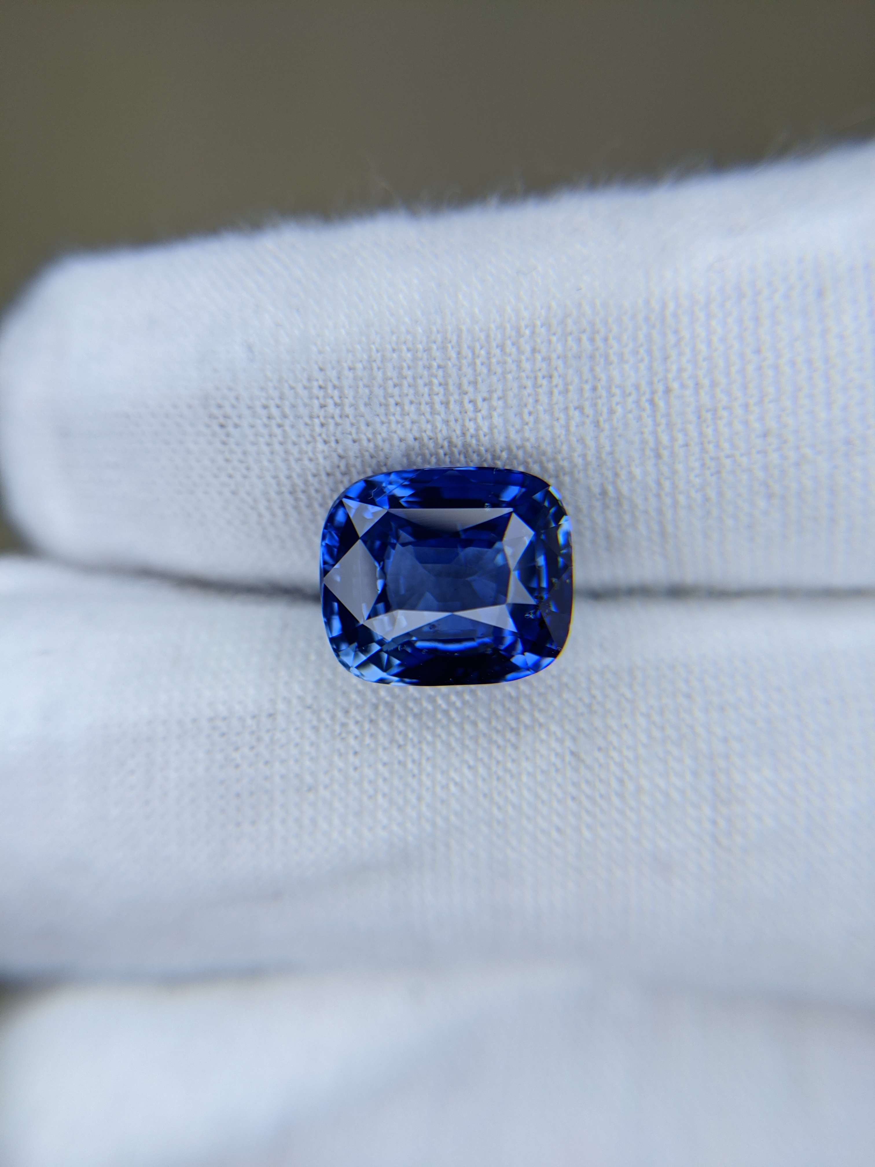 Blue Sapphire Cushion: 6.19ct