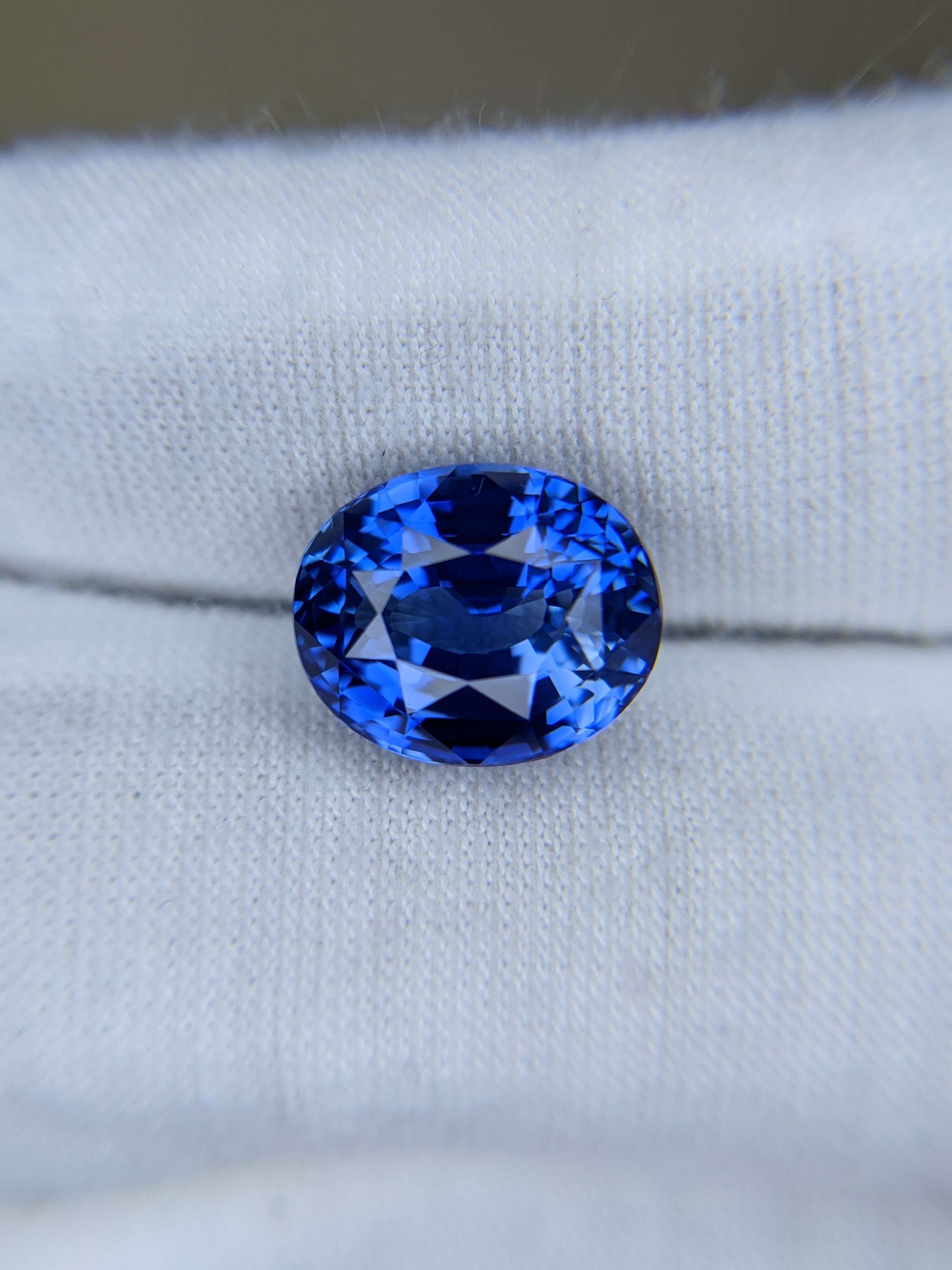 Blue Sapphire Oval: 7.44ct