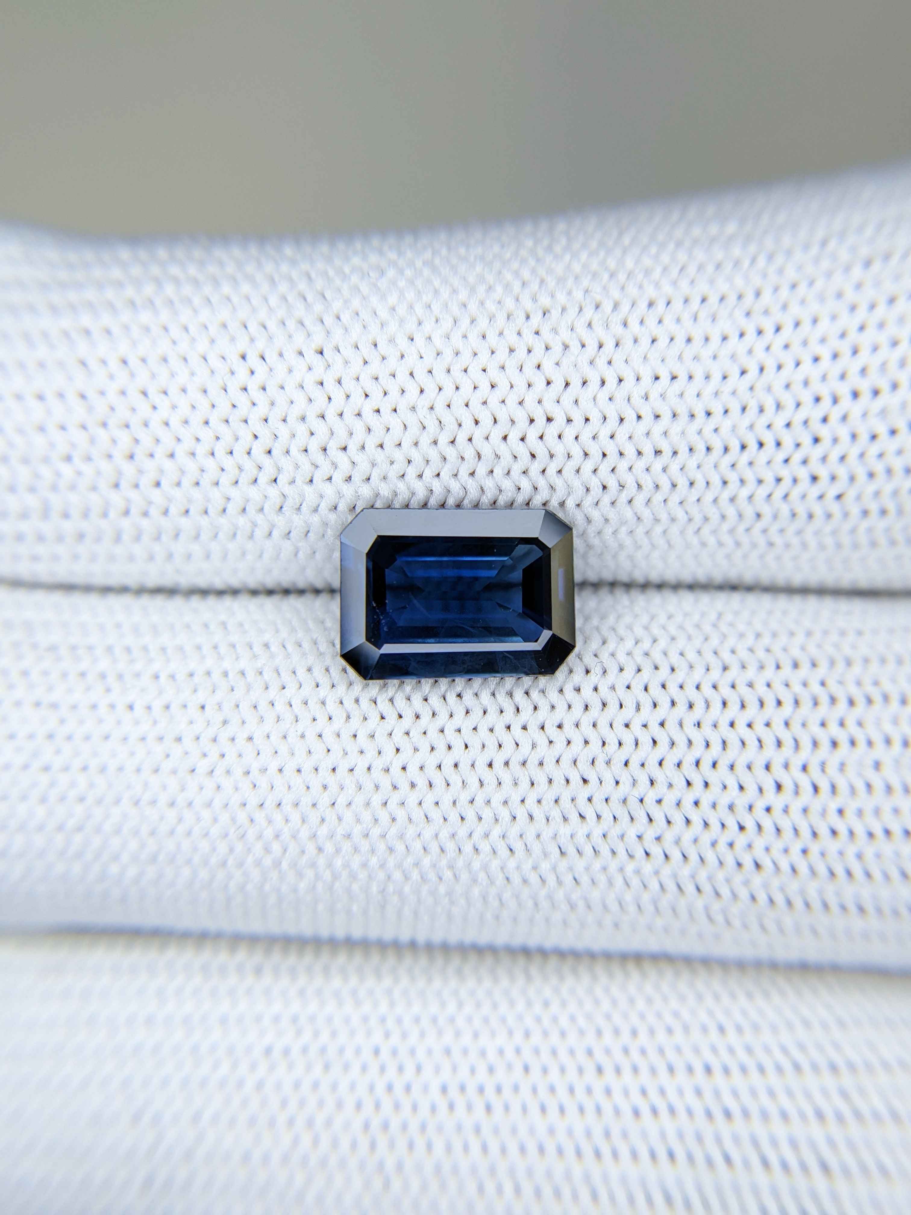 Sapphire Octagonal: 3.52ct