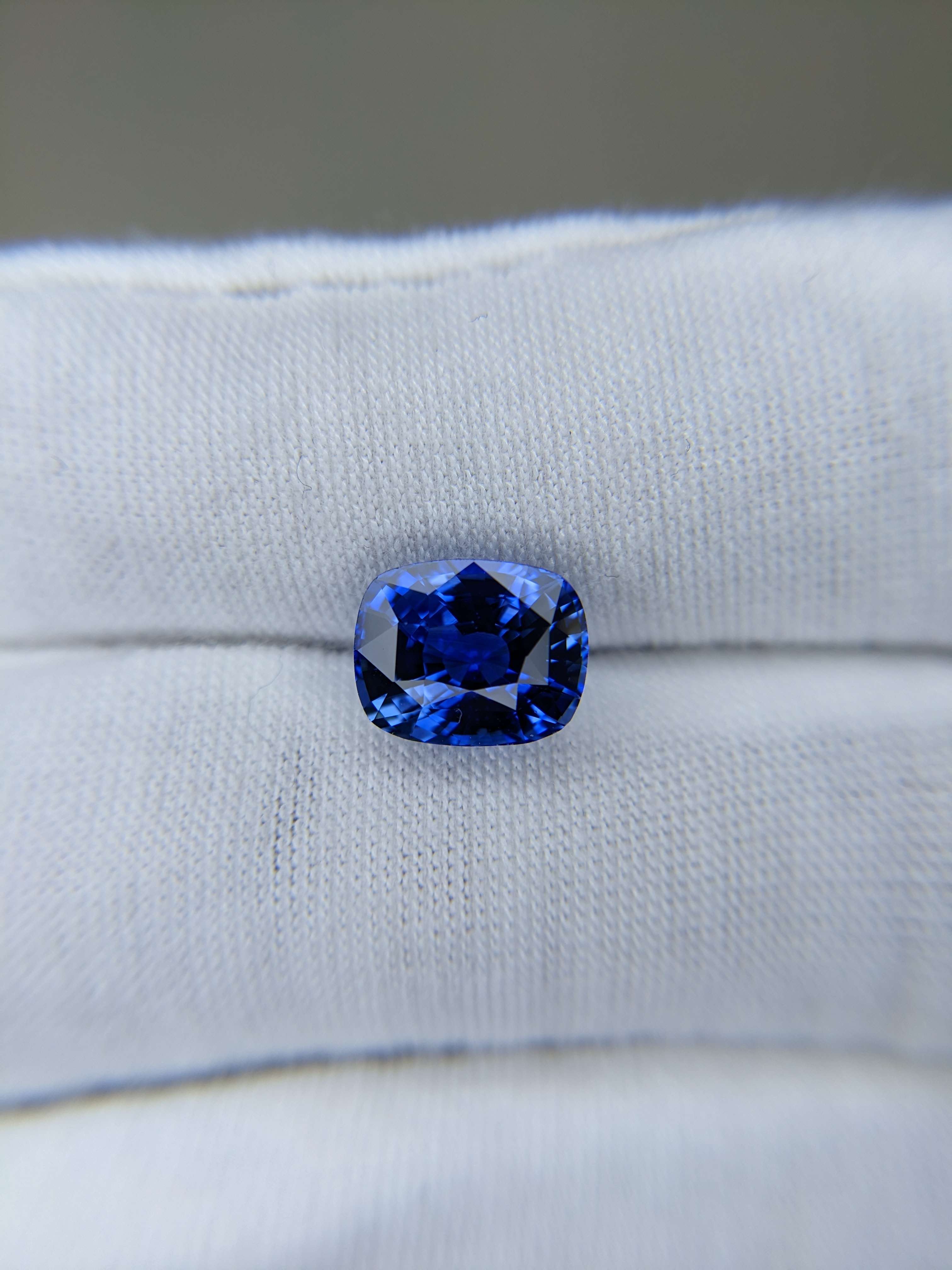 Blue Sapphire Cushion: 4.49ct