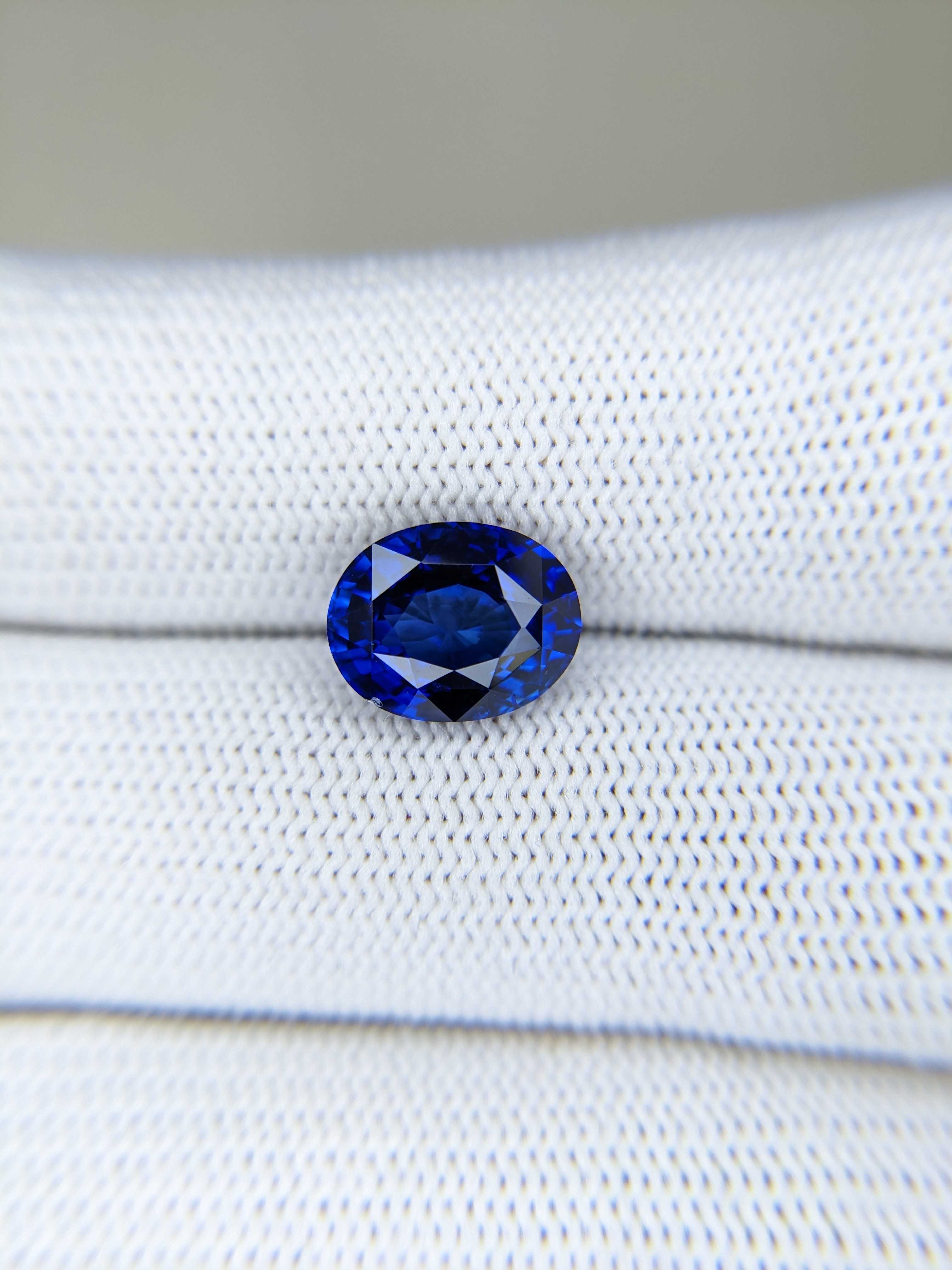 Sapphire Oval: 4.06ct