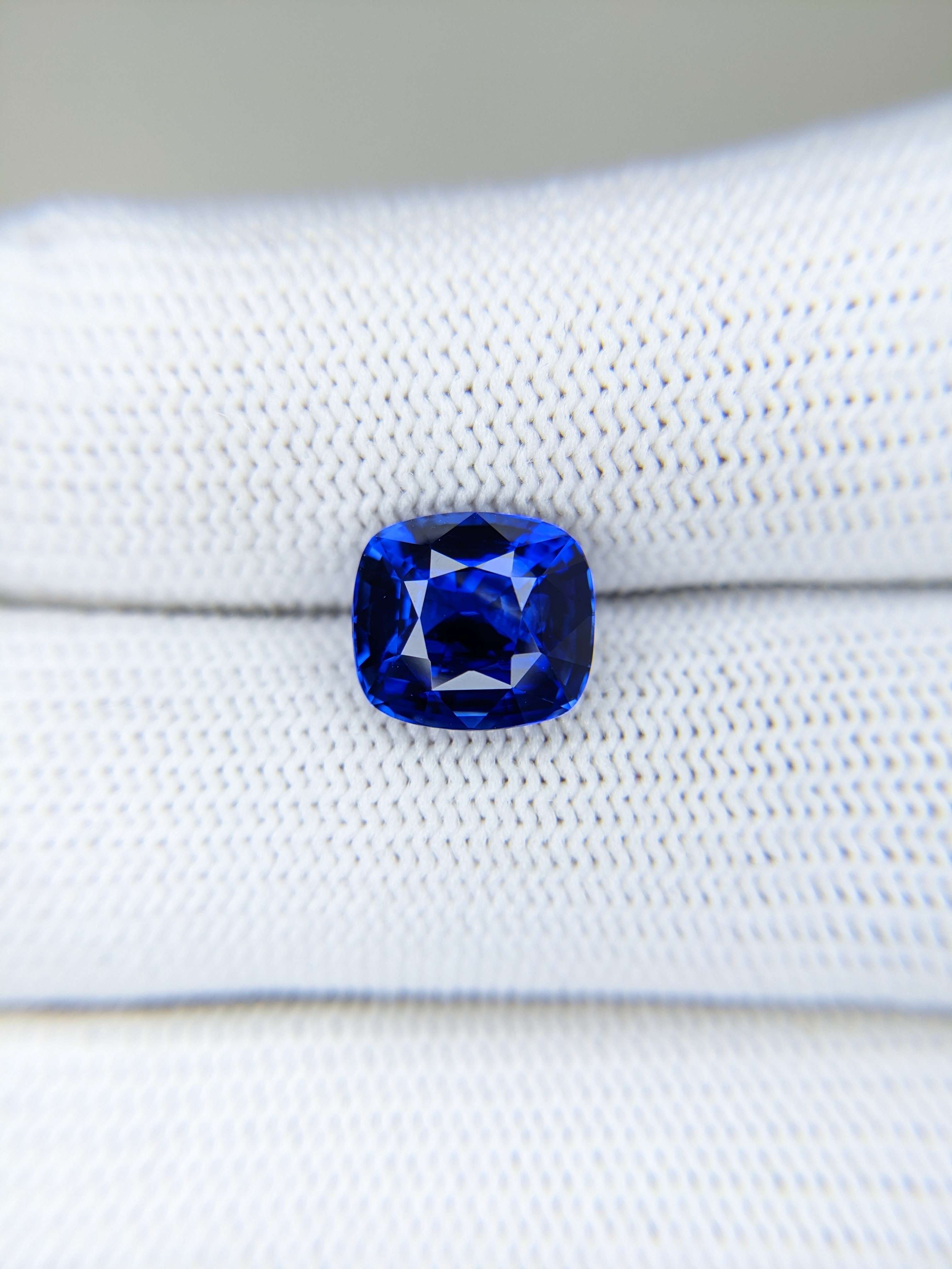 Sapphire Cushion: 4.03ct