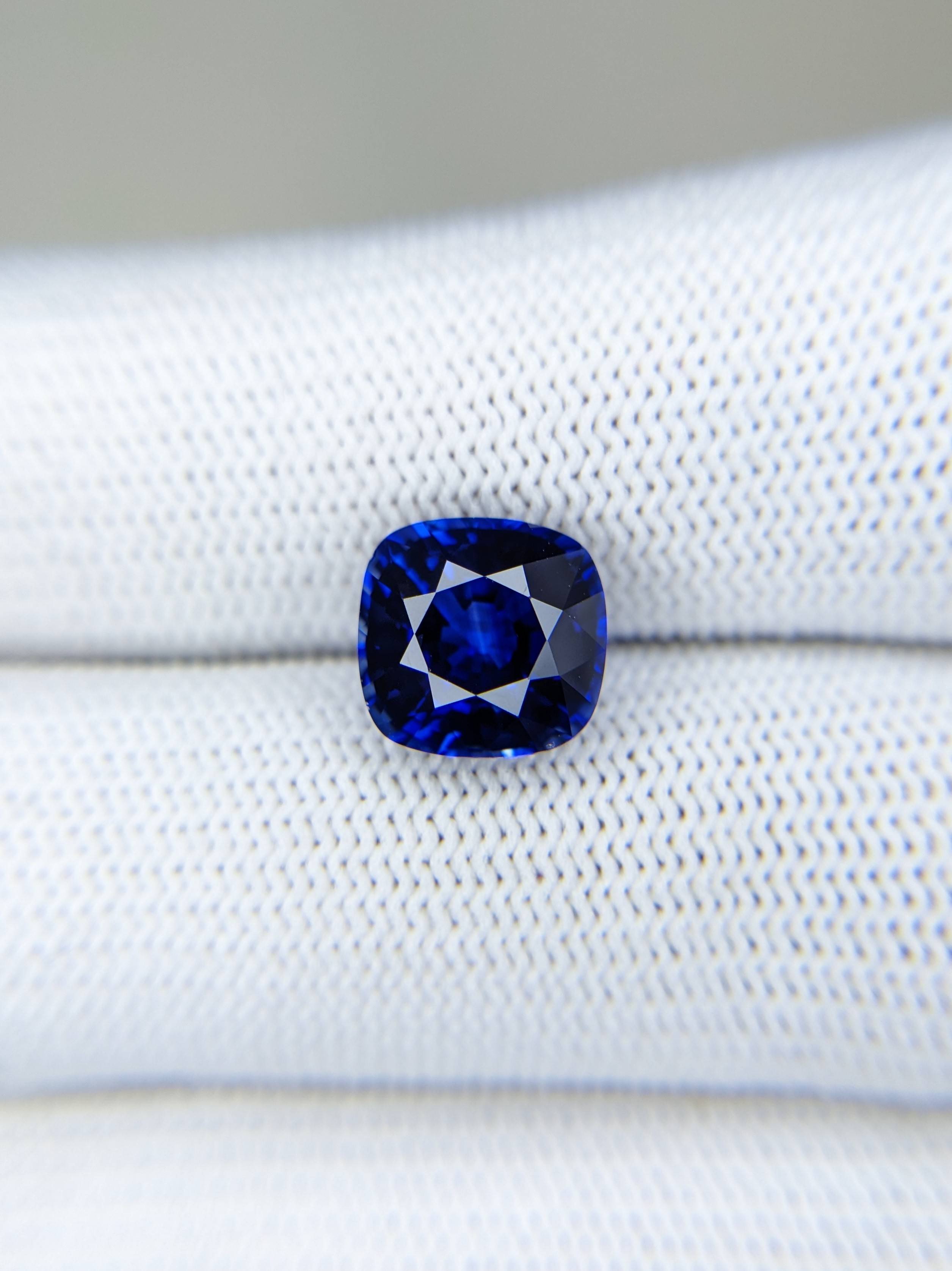 Sapphire Cushion: 4.51ct