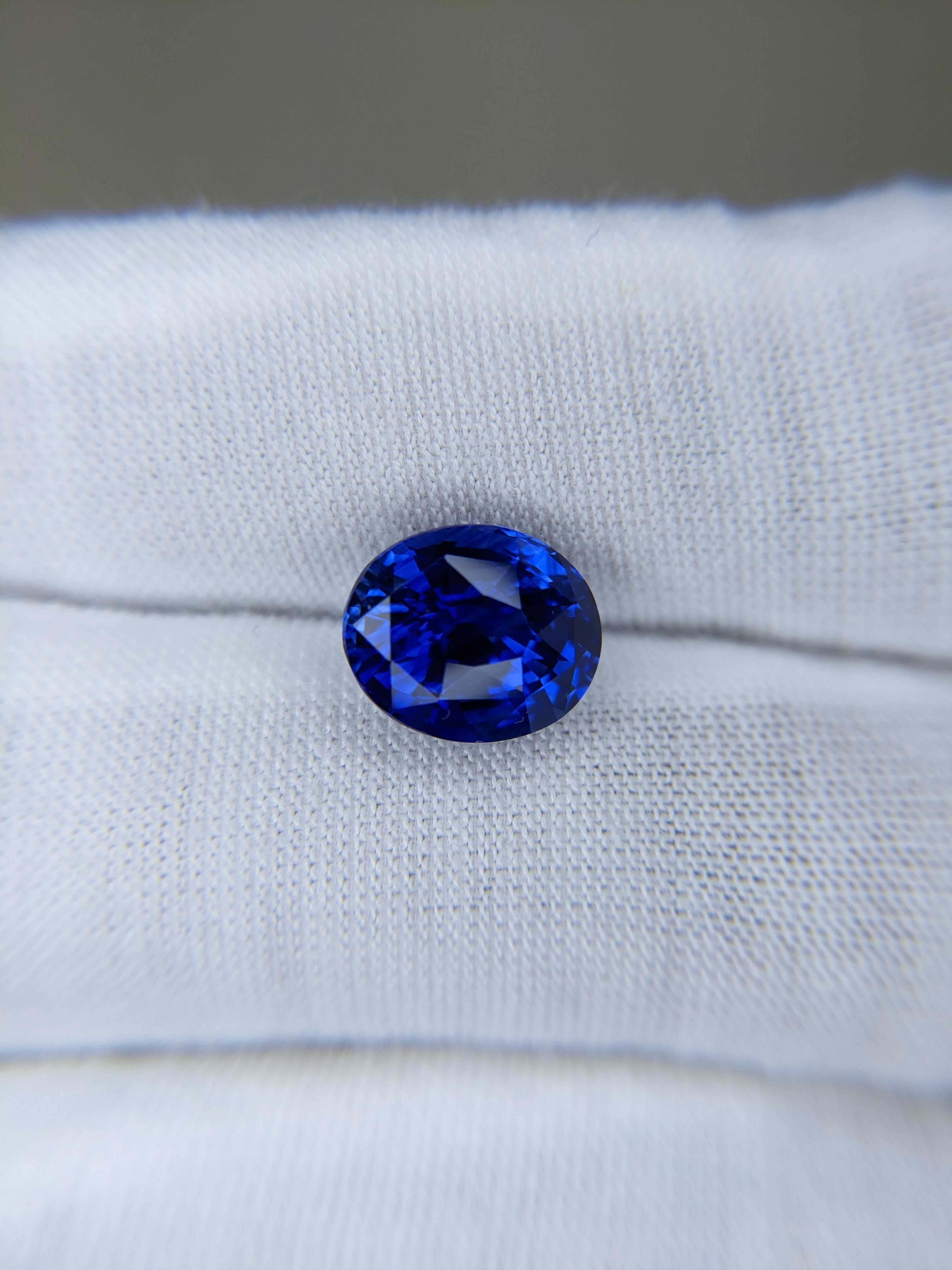 Blue Sapphire Oval: 5.02ct