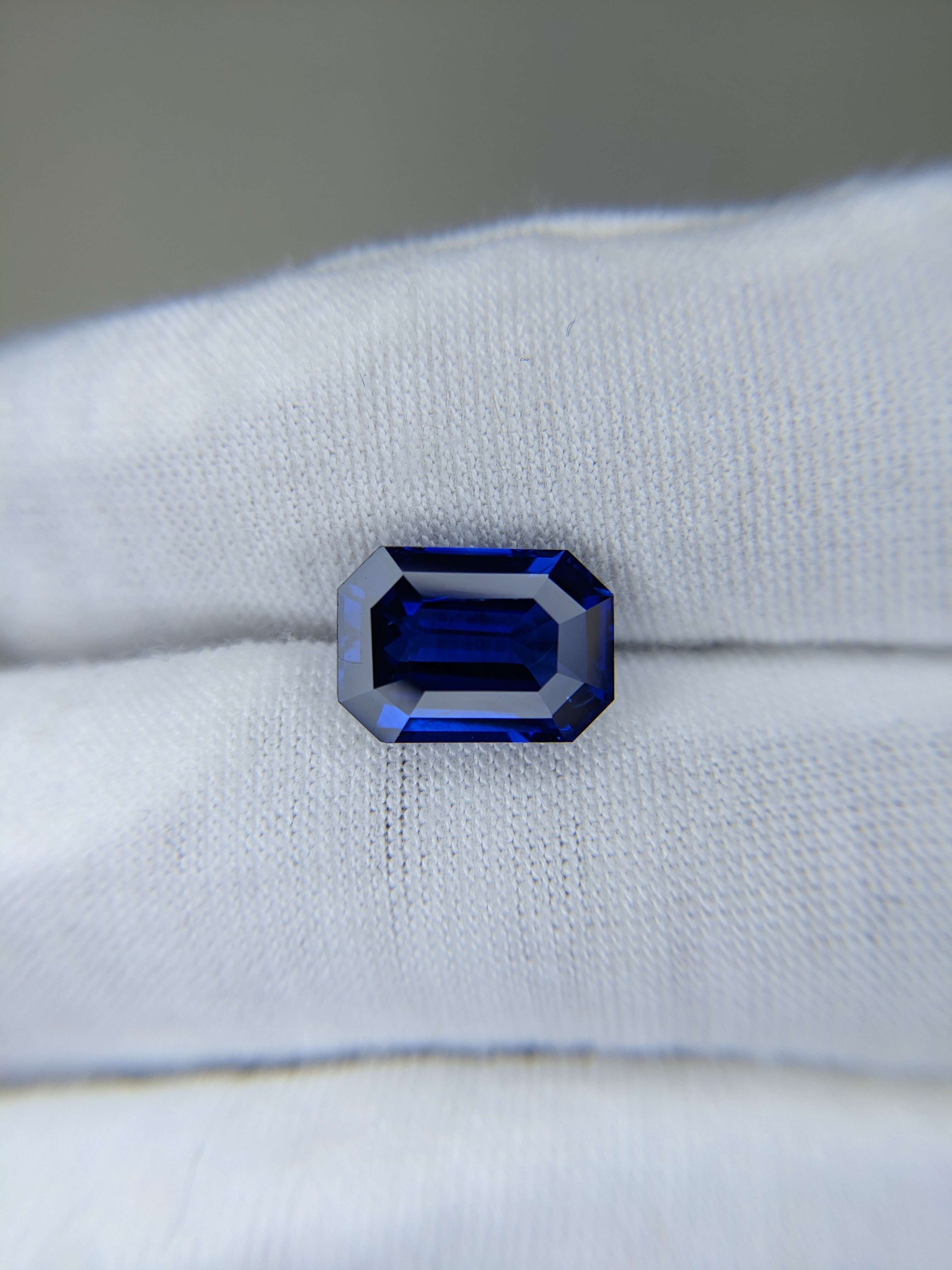 Blue Sapphire Octogon: 5.03ct