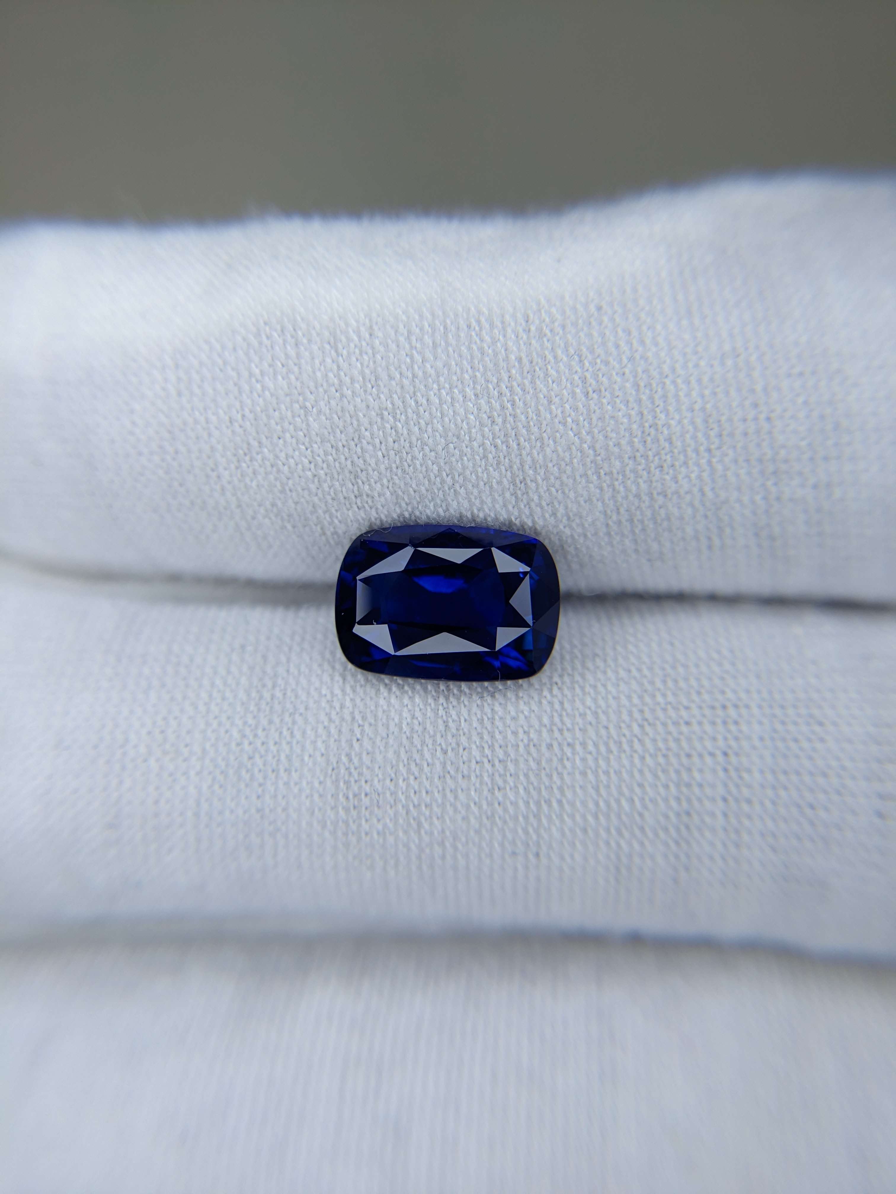 Blue Sapphire Cushion: 4.54ct