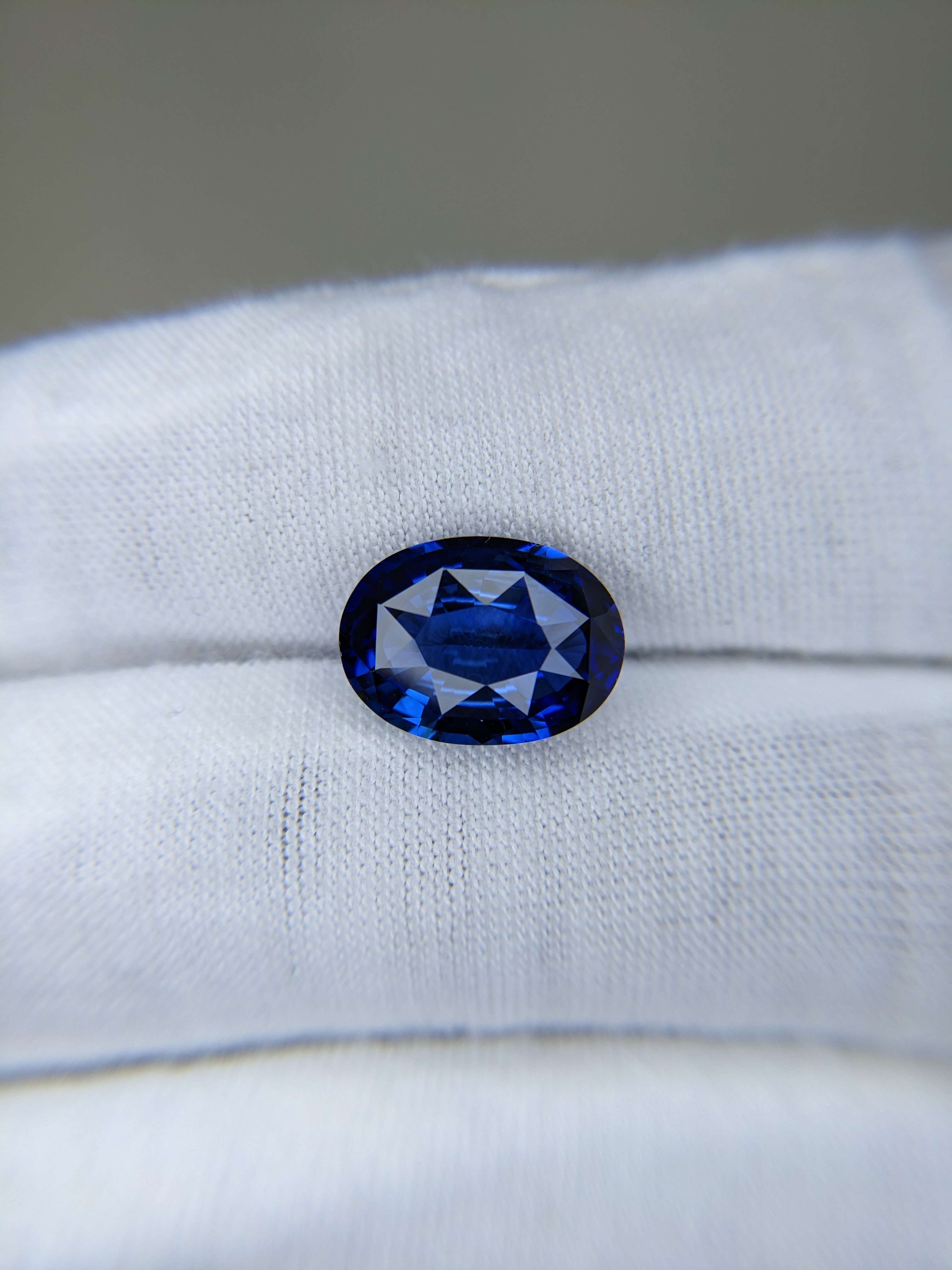 Blue Sapphire Oval: 6.66ct