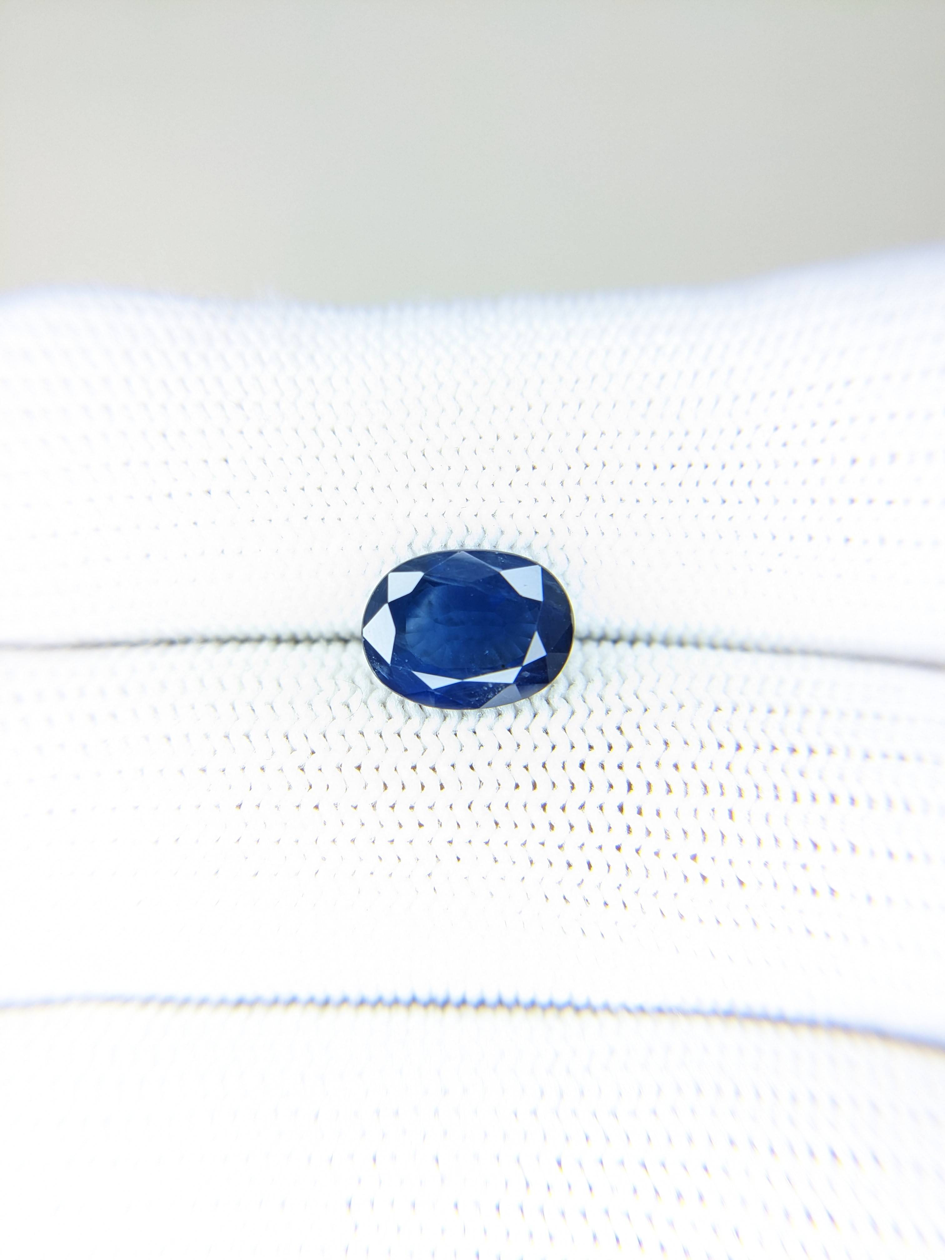 Sapphire Oval: 3.33ct