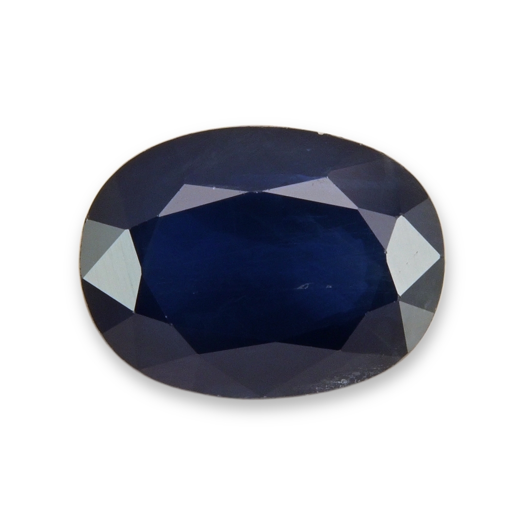 Sapphire Oval: 3.86ct