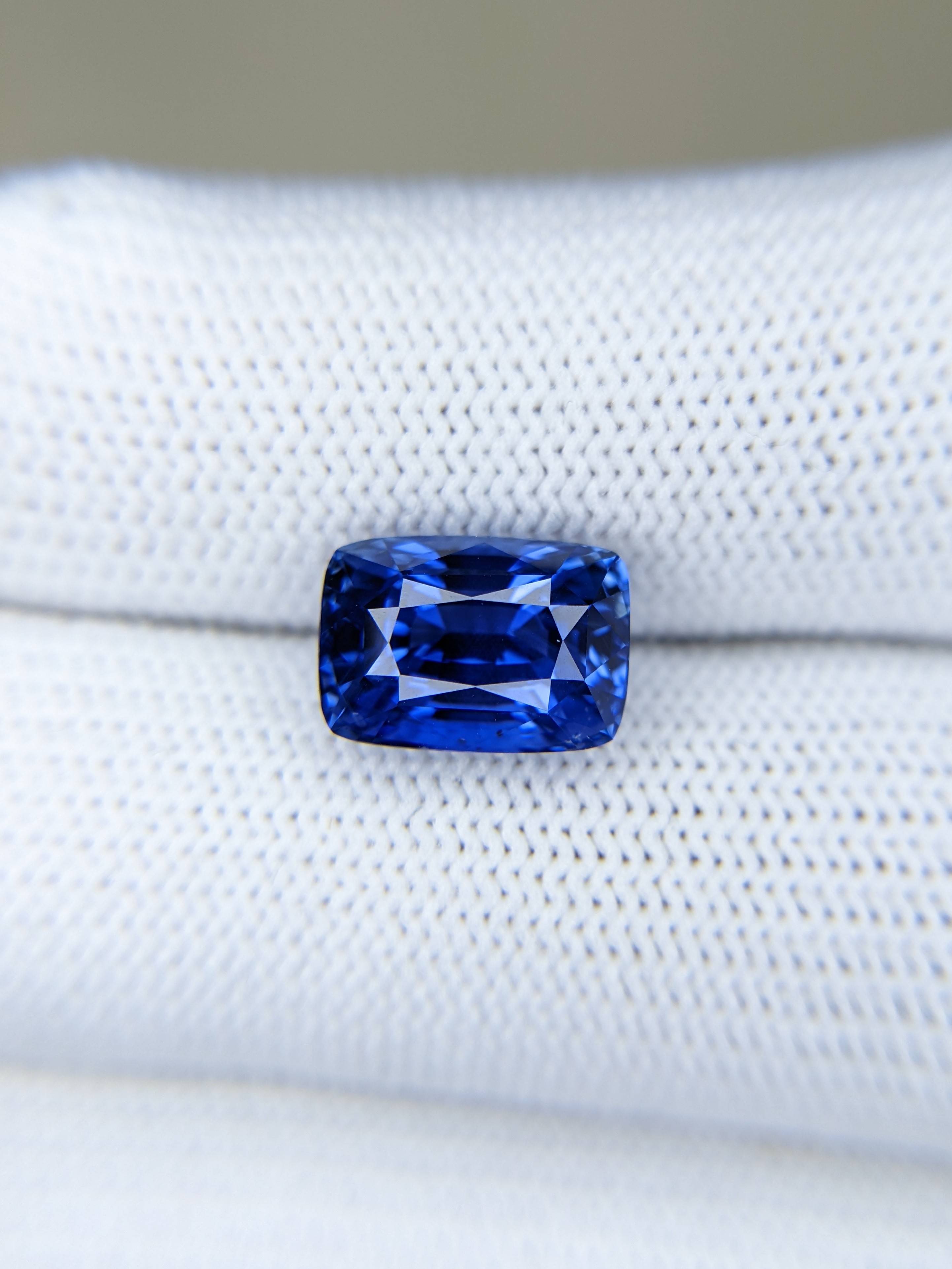 Sapphire Cushion: 5.03ct