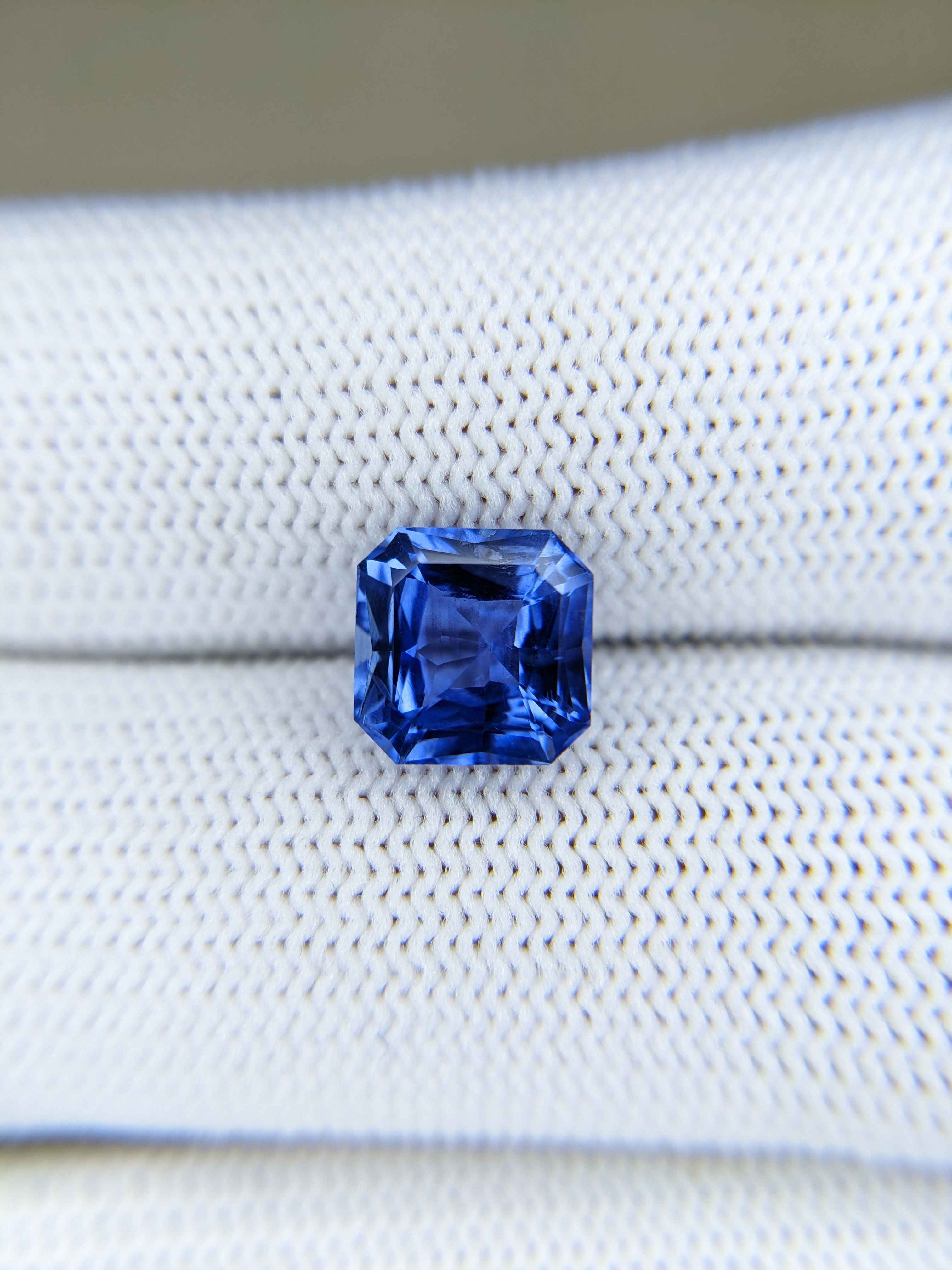 Sapphire Cushion: 2.98ct
