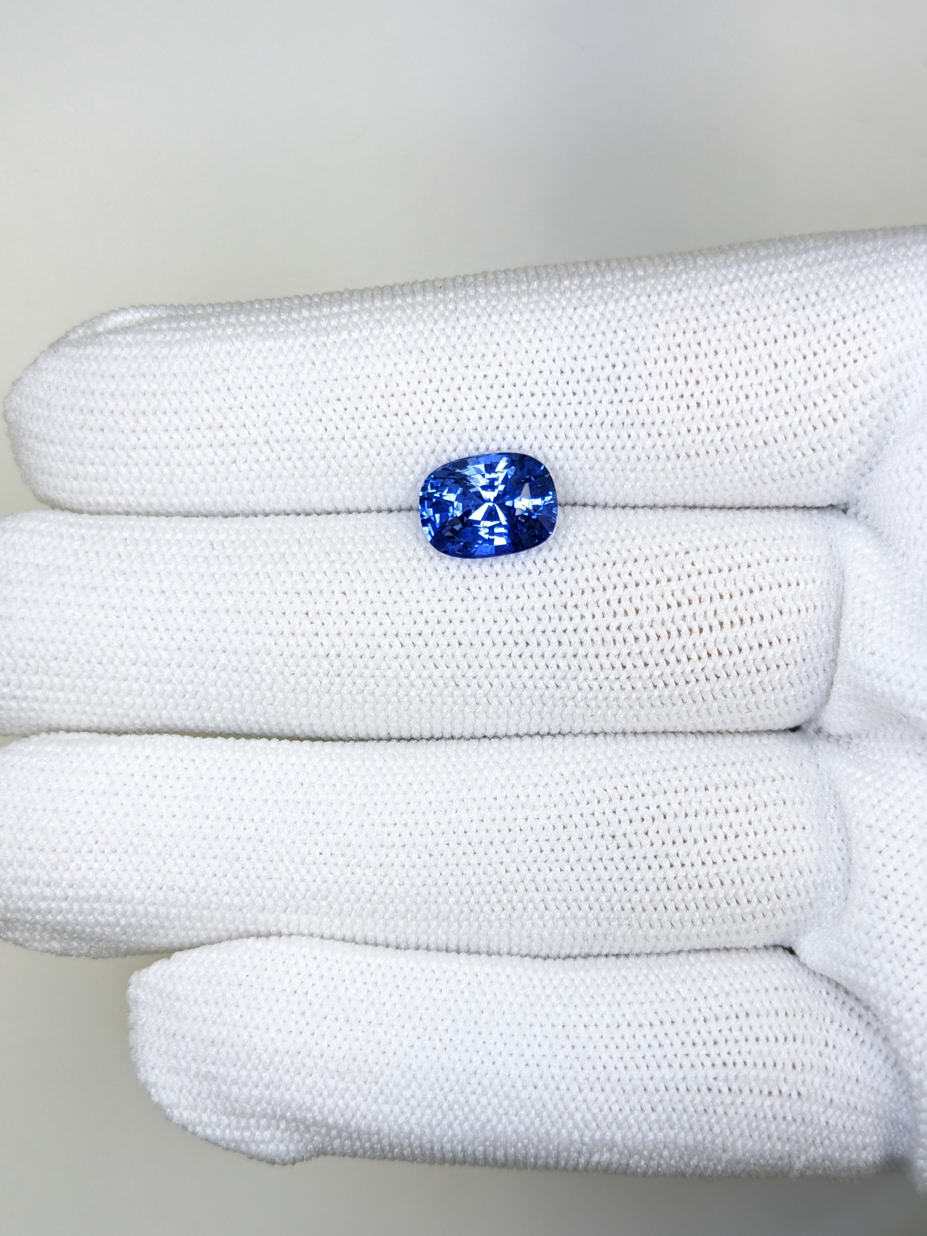 Sapphire Cushion: 3.41ct