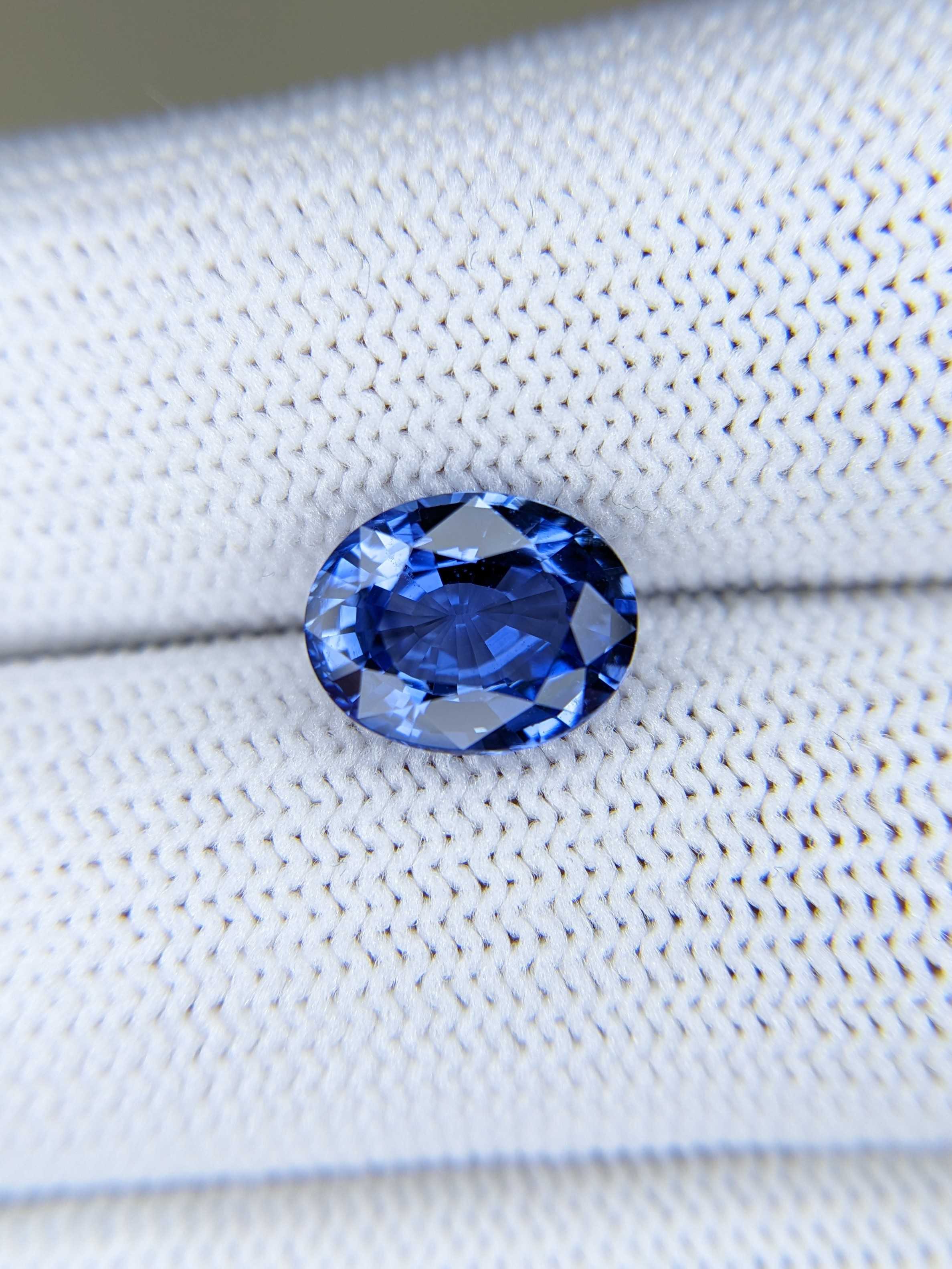 Sapphire Oval: 3.10ct