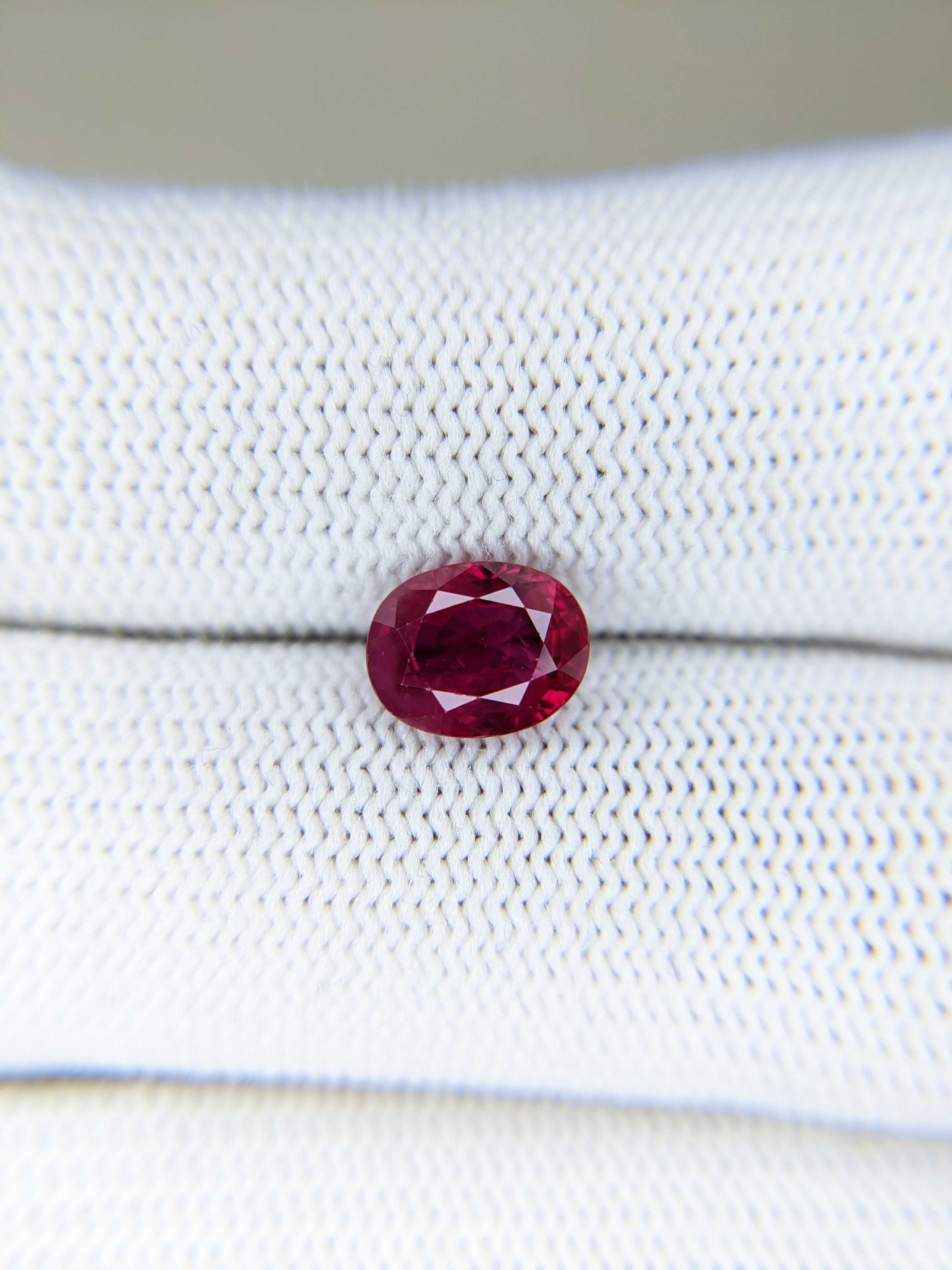 Ruby Oval: 2.07ct