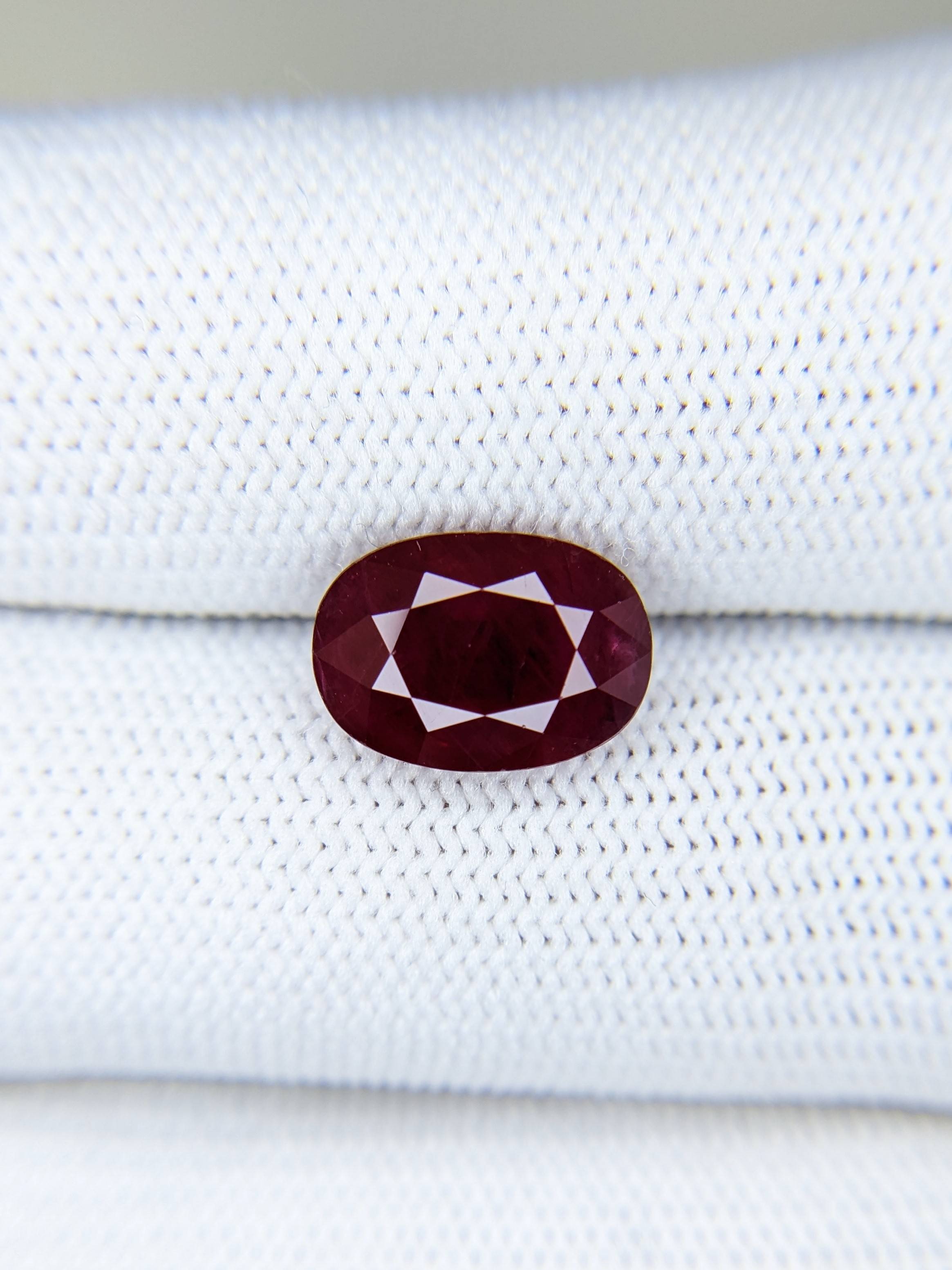 Ruby Oval: 4.24ct