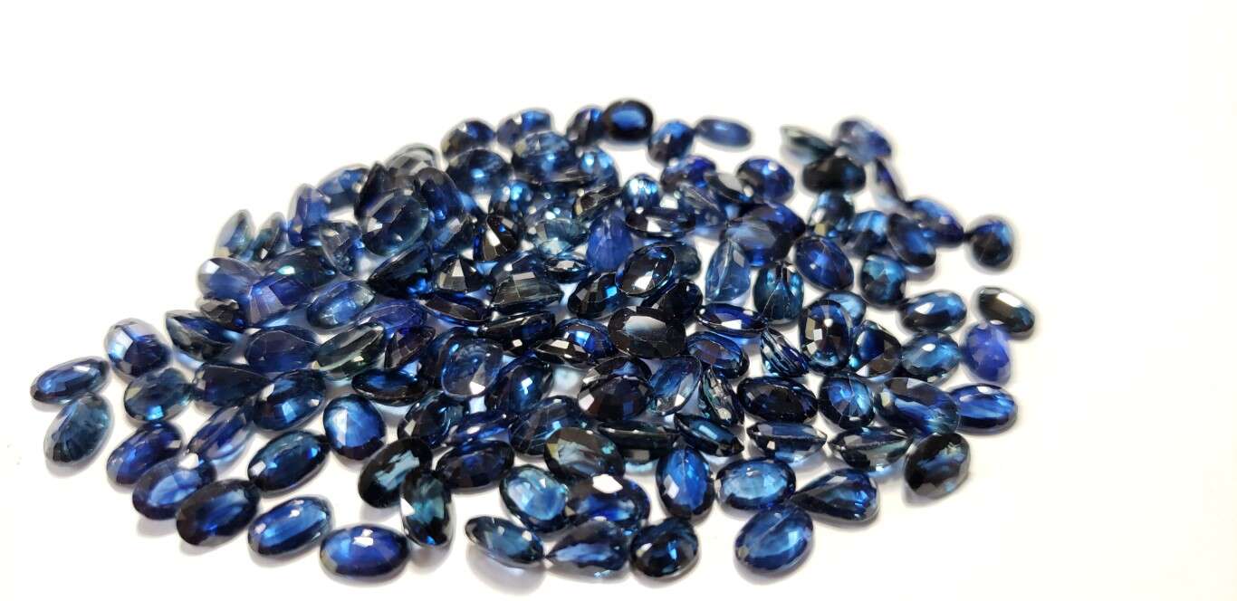 Blue Sapphire Oval: 6mm x 4mm