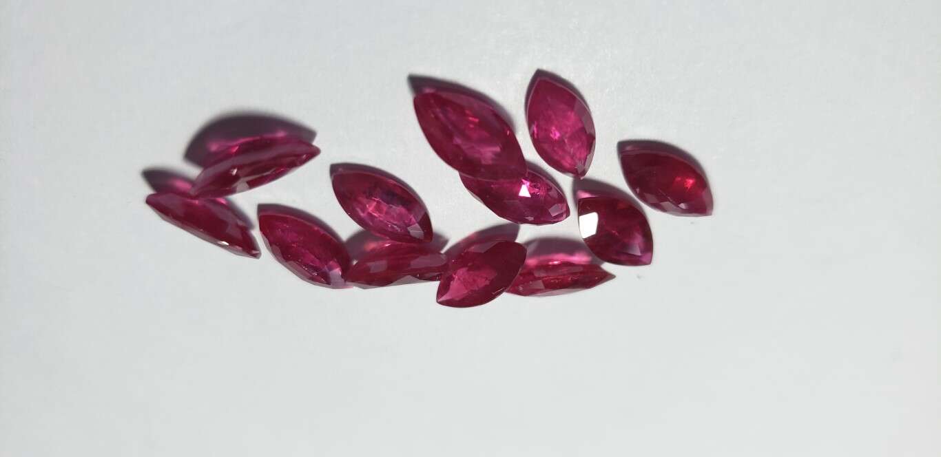 Ruby Marquise: 10mm x 5mm