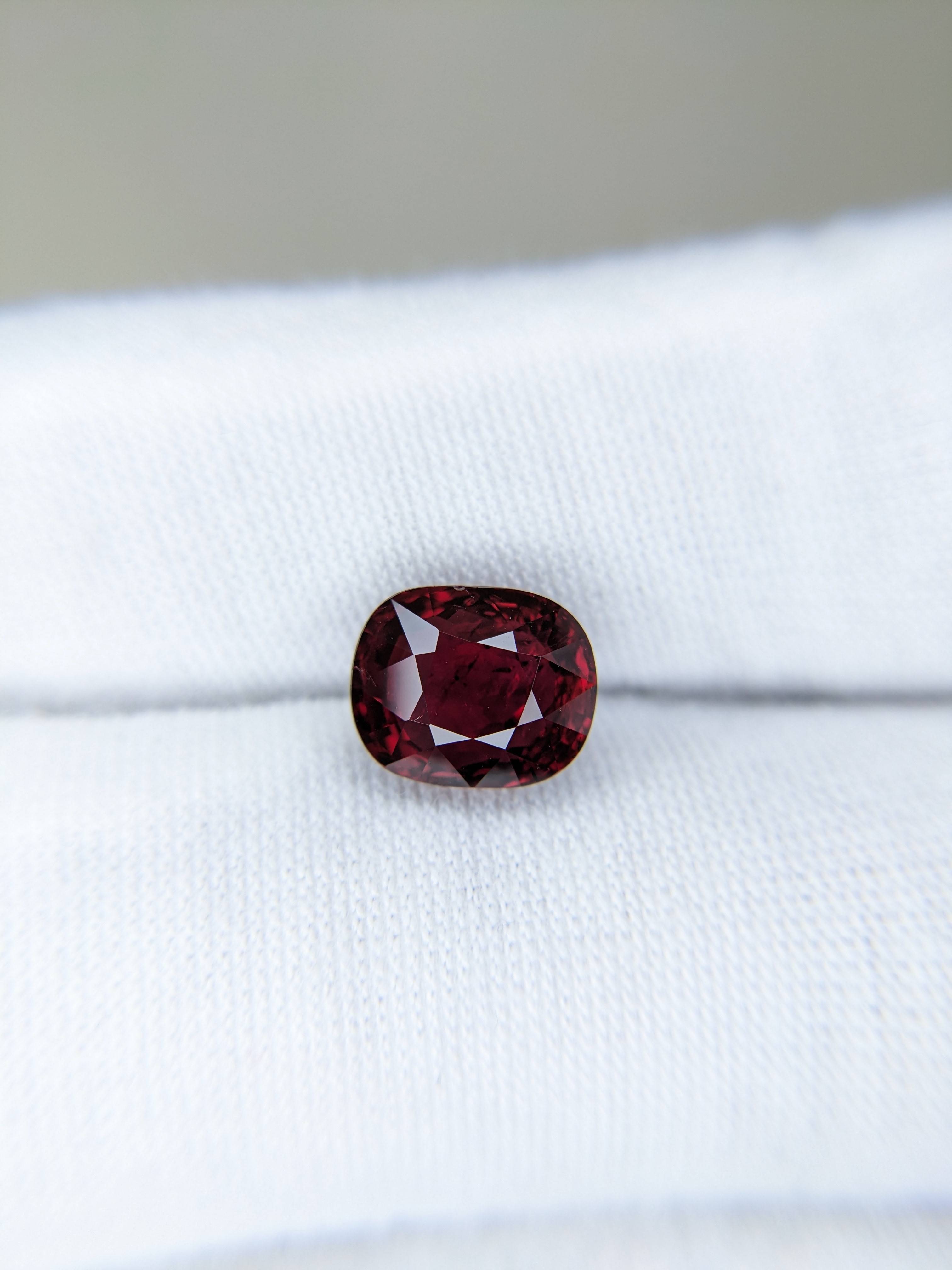 Ruby Oval: 4.04ct