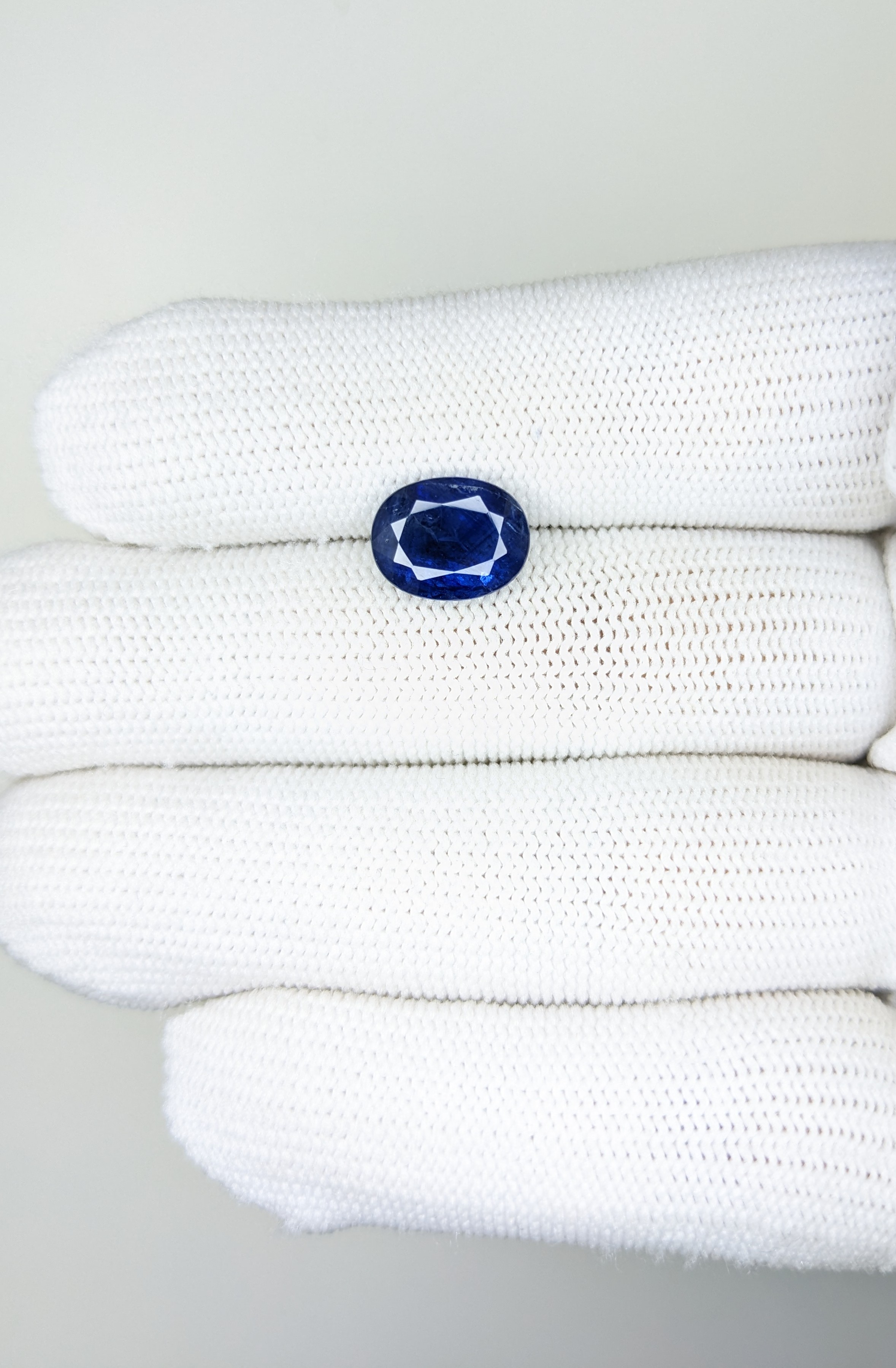 Sapphire Oval: 4.21ct