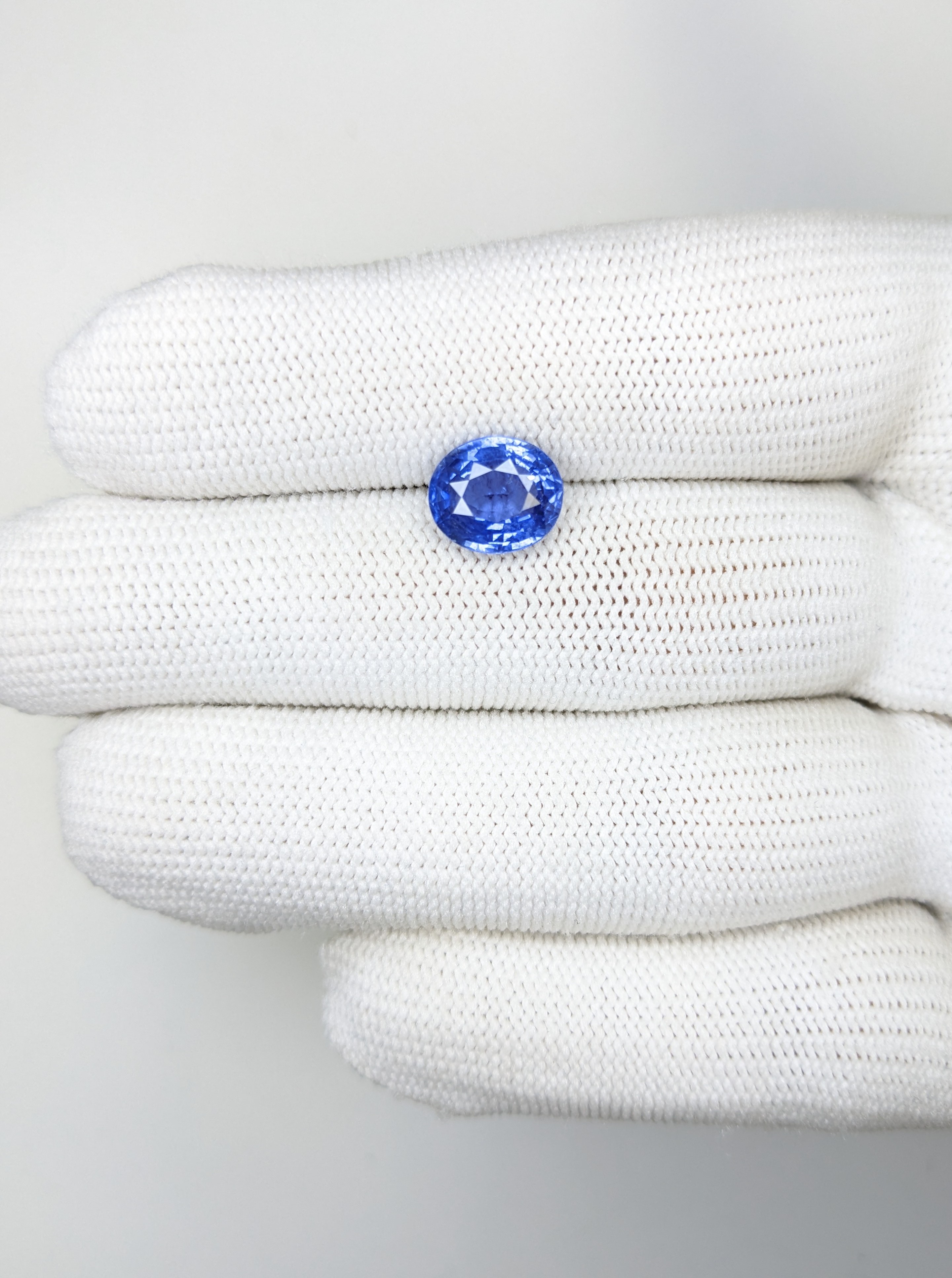 Sapphire Oval: 3.64ct