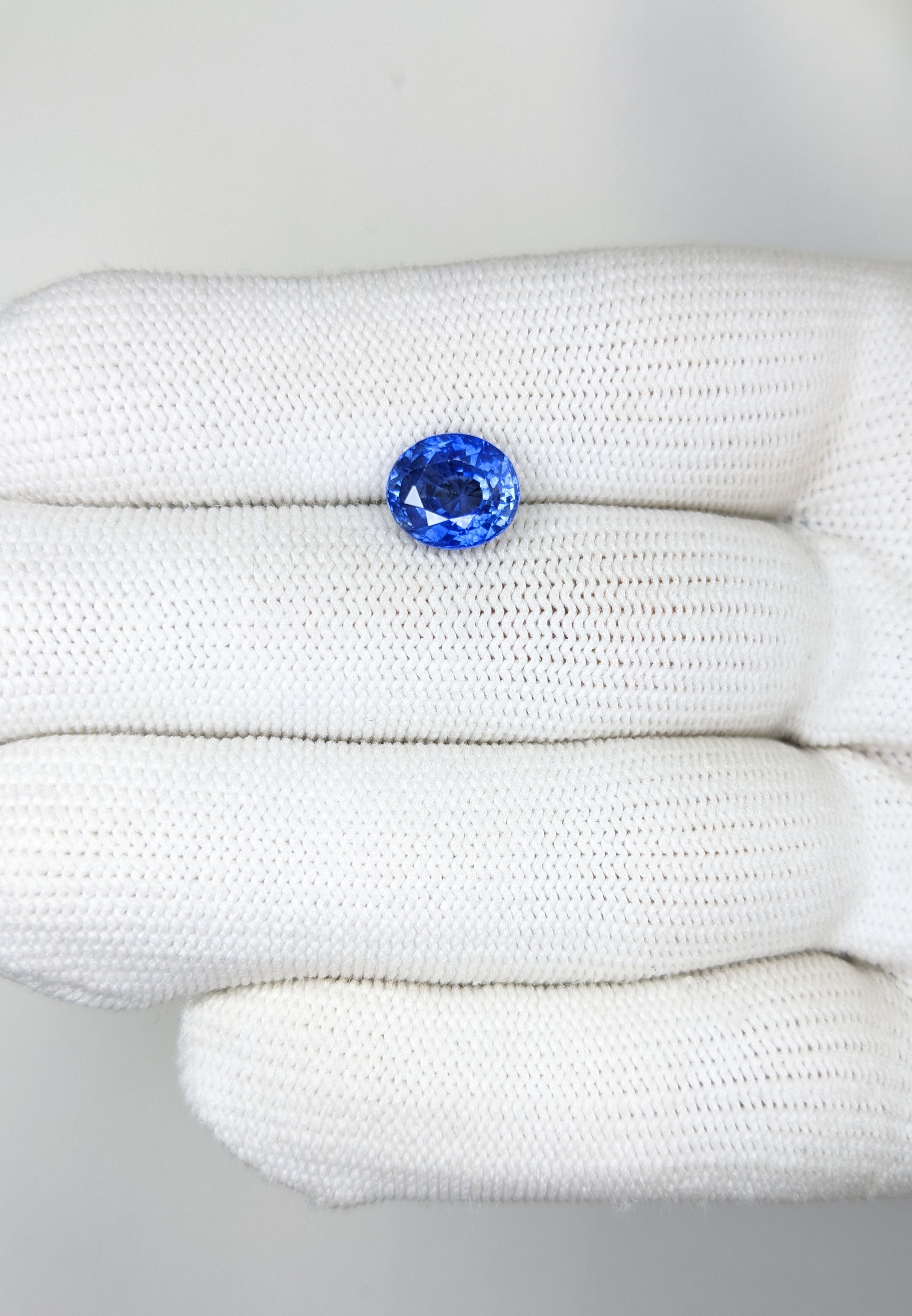 Sapphire Oval: 3.47ct