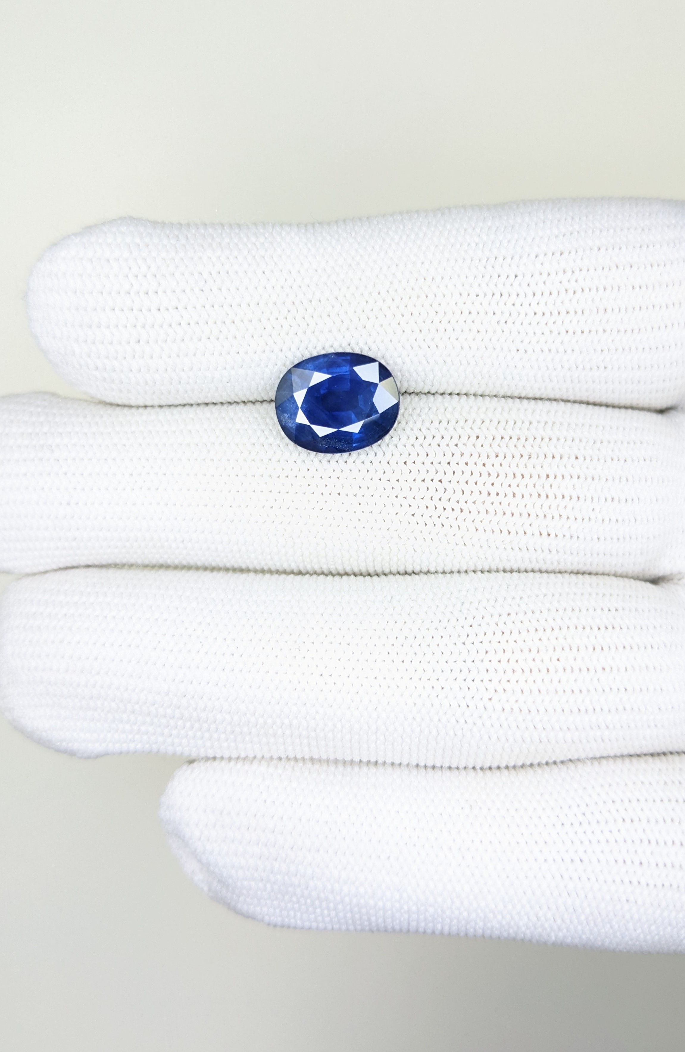 Sapphire Oval: 4.43ct