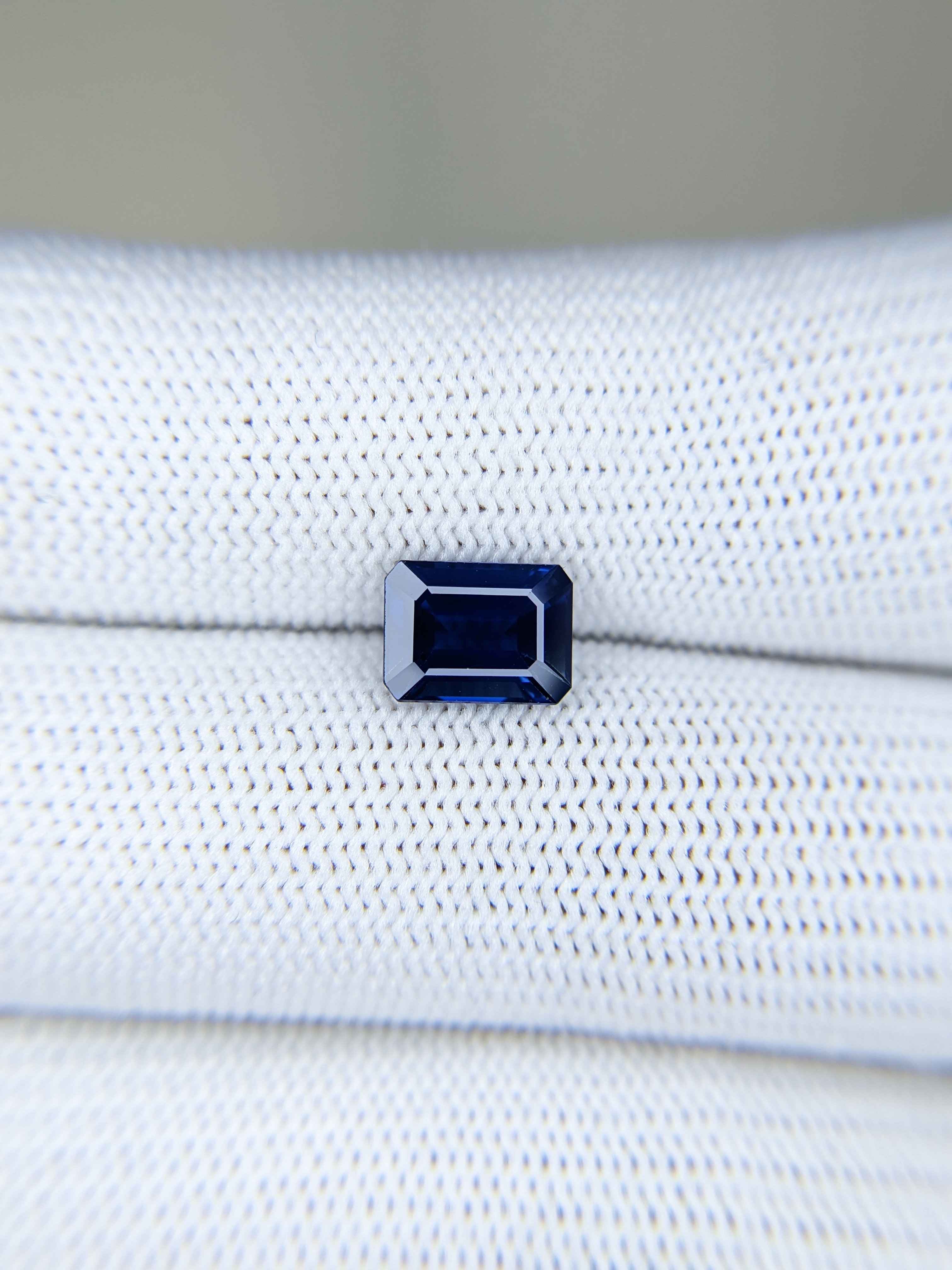 Sapphire Octagonal: 2.07ct