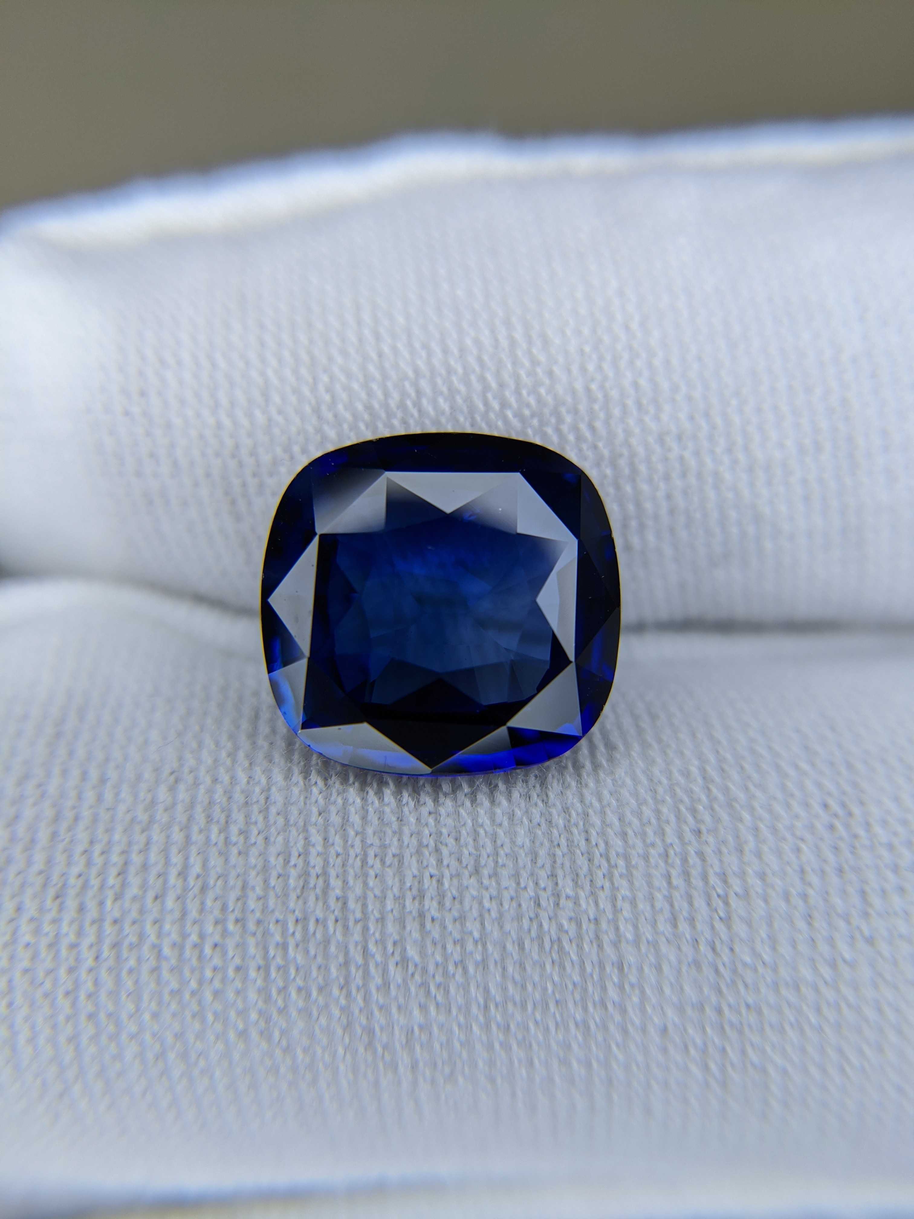 Blue Sapphire Cushion: 7.12ct
