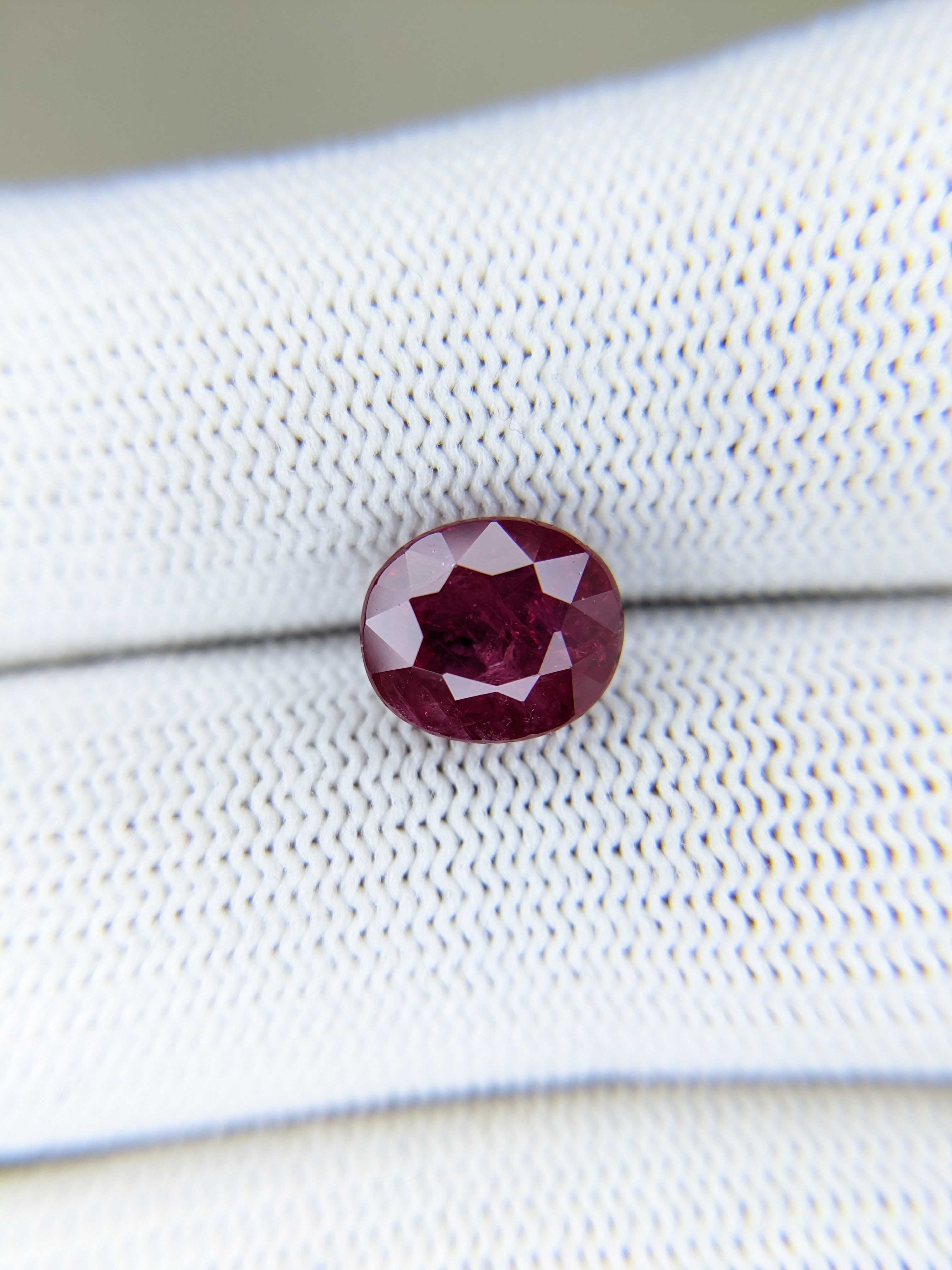 Ruby Oval: 3.80ct