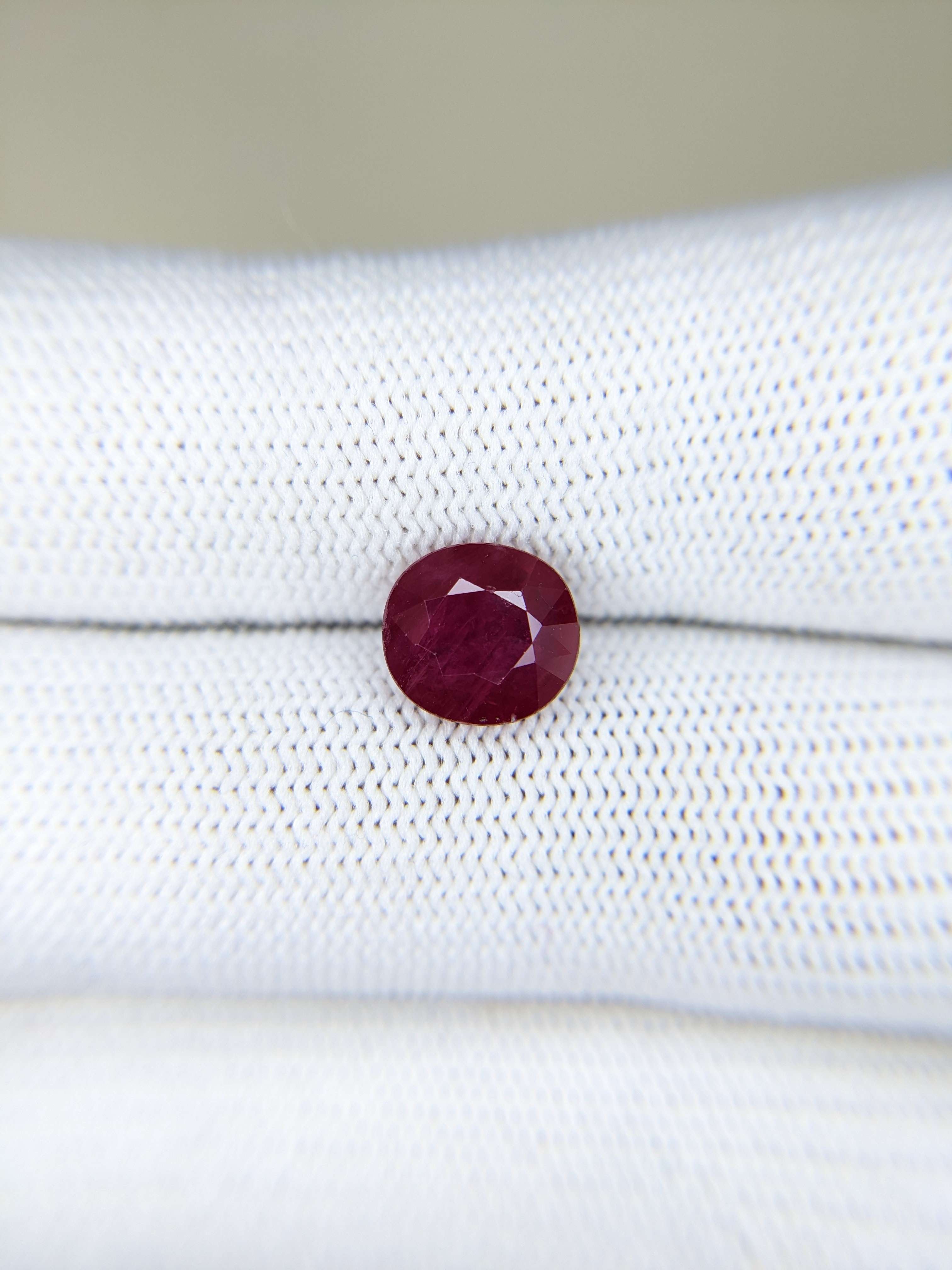 Ruby Oval: 3.16ct