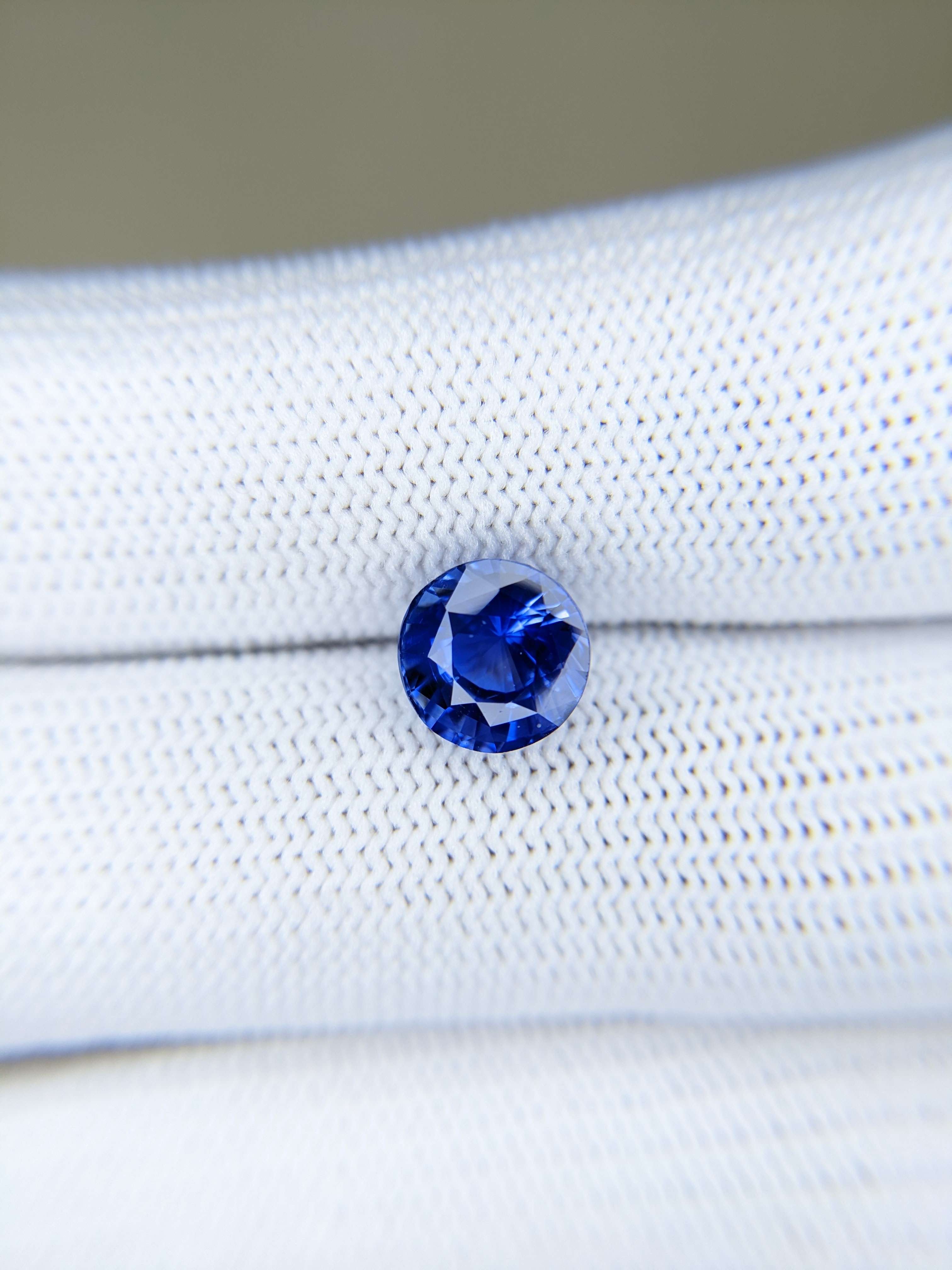 Sapphire Round: 3.48ct