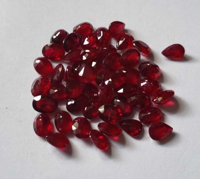 Ruby-Oval: 7mm x 5mm