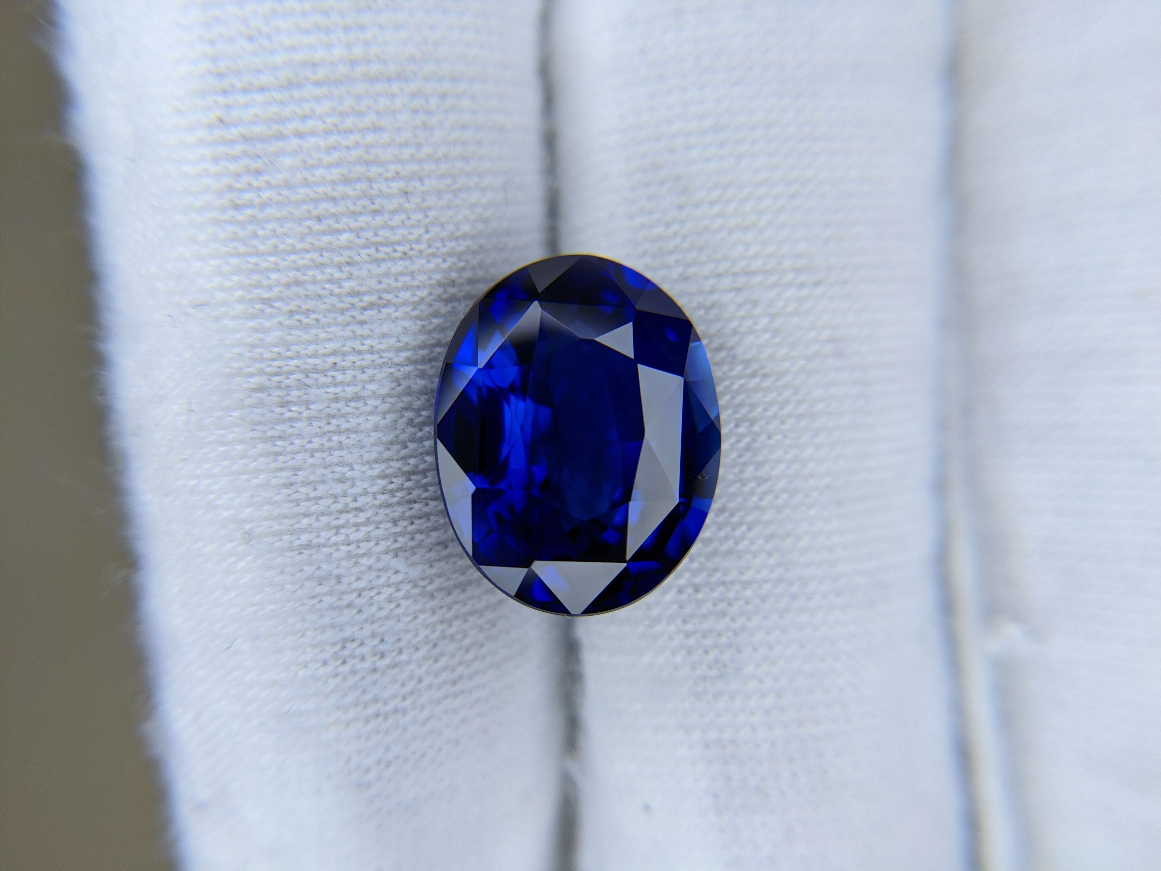 Blue Sapphire Oval: 10.1ct