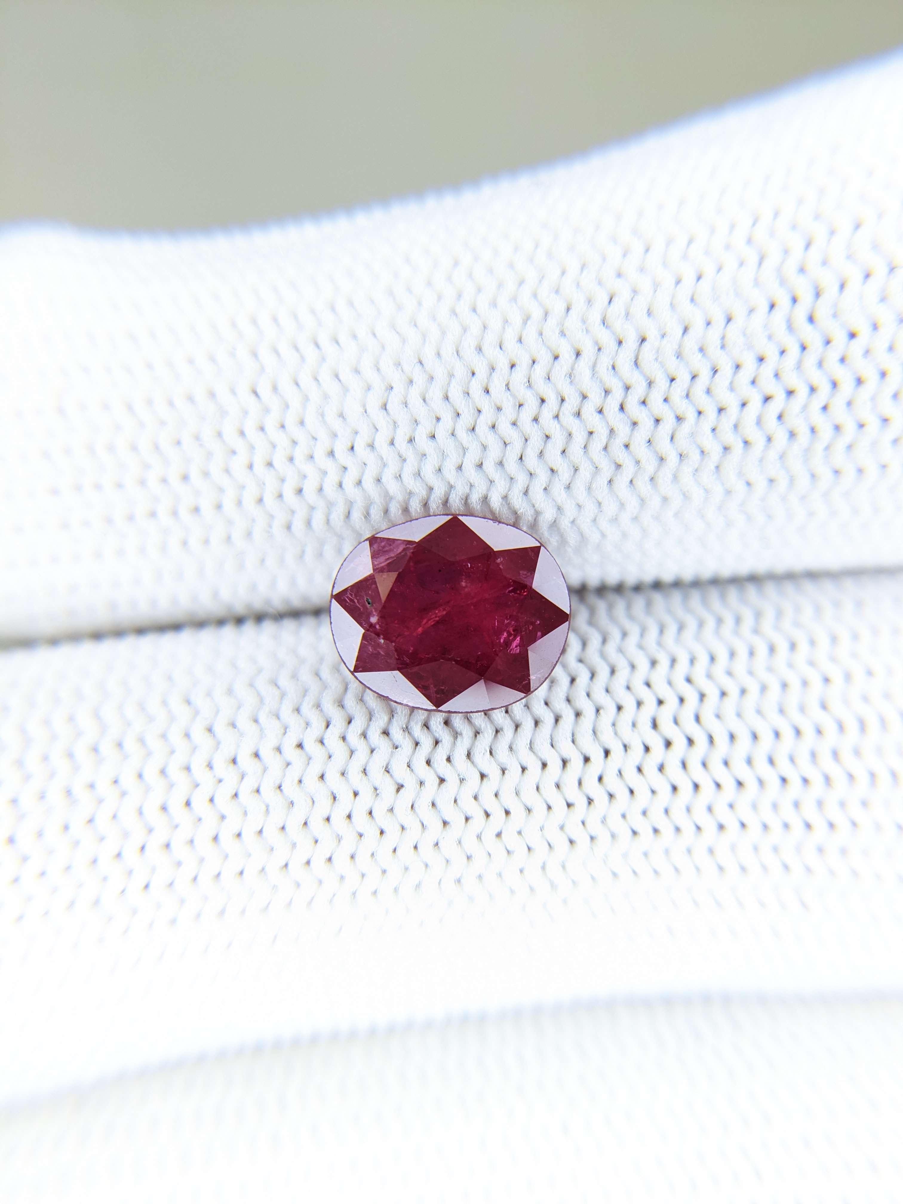 RUBY Oval: 2.81ct