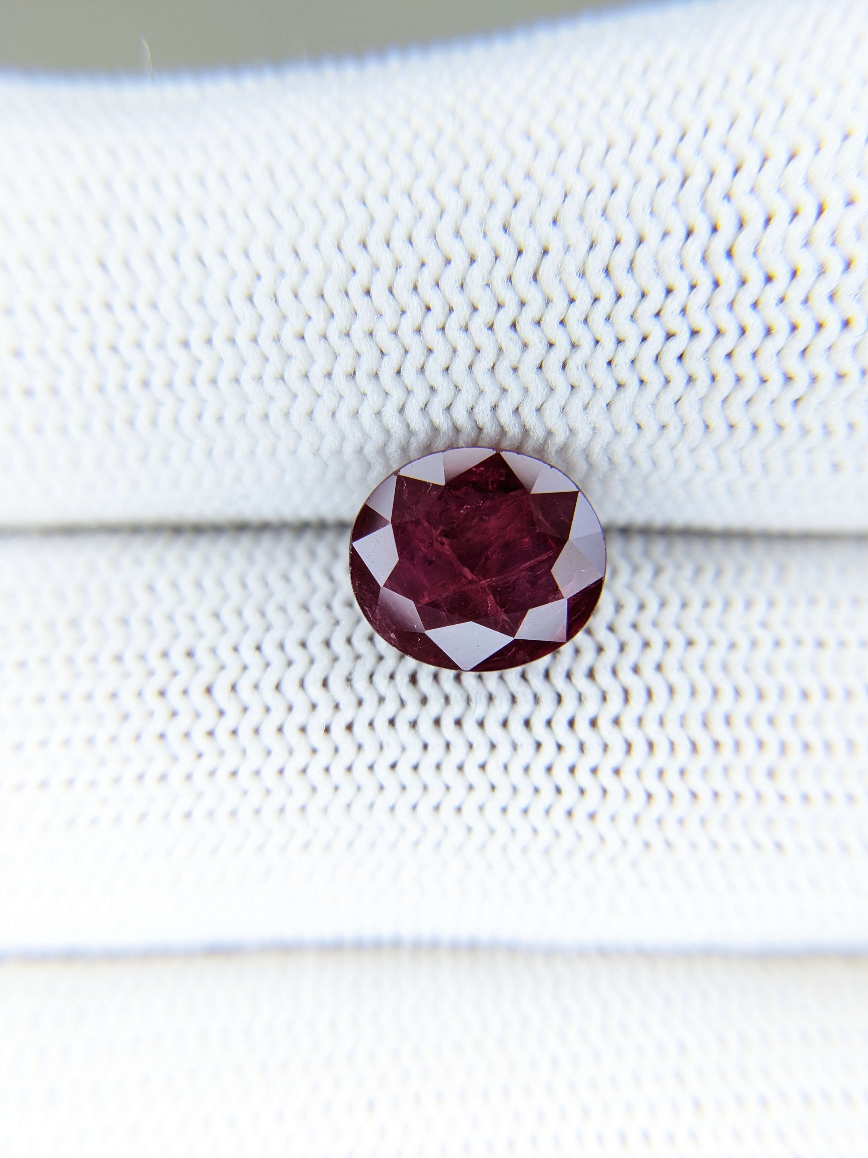 RUBY Oval: 3.36ct