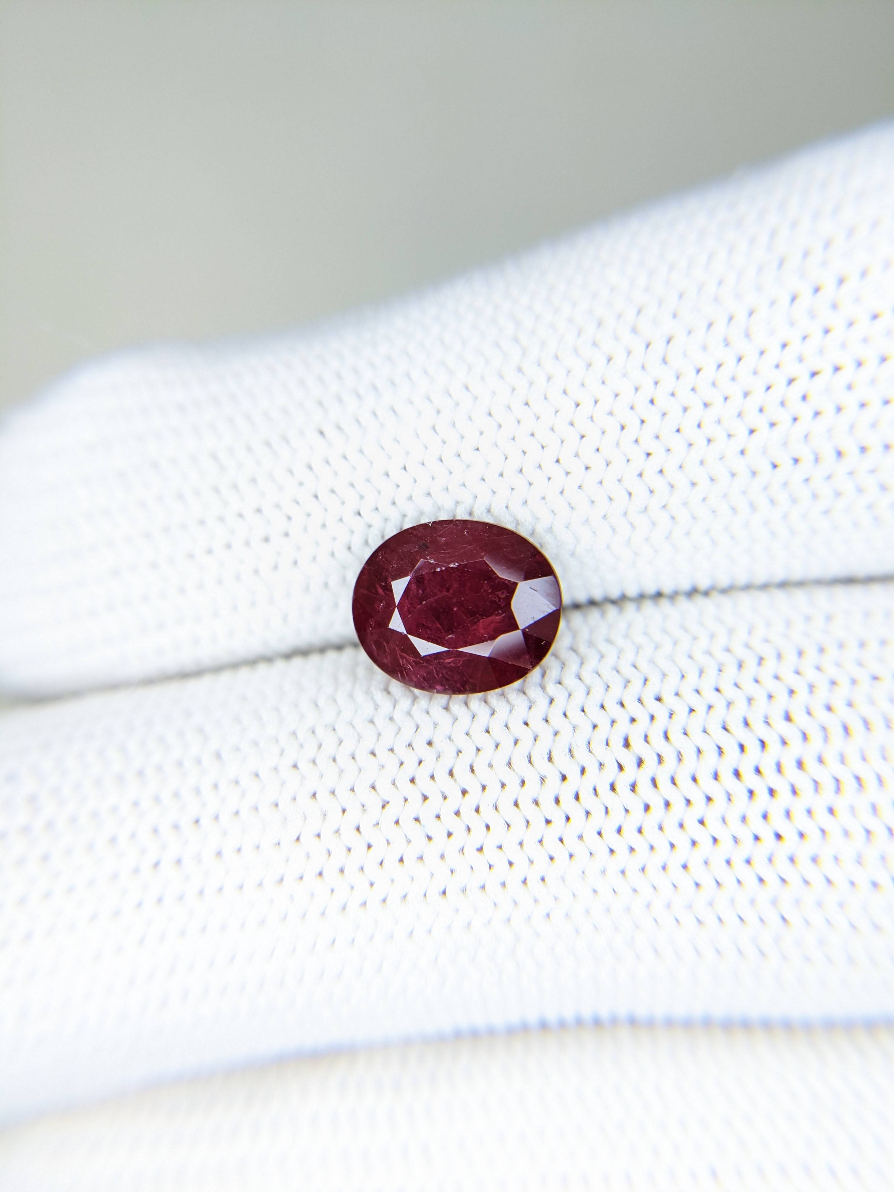 RUBY Oval: 3.09ct