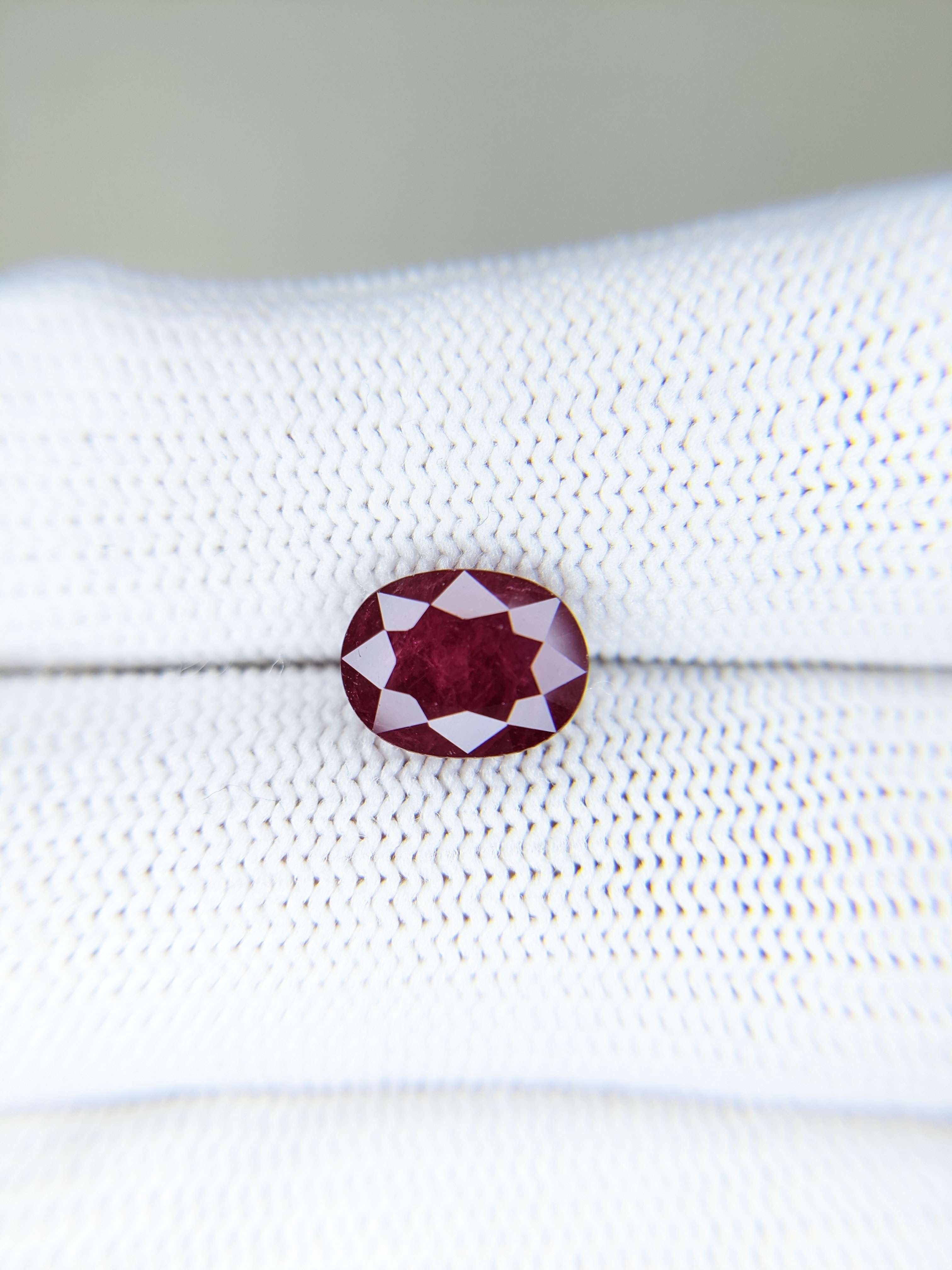RUBY Oval: 3.57ct
