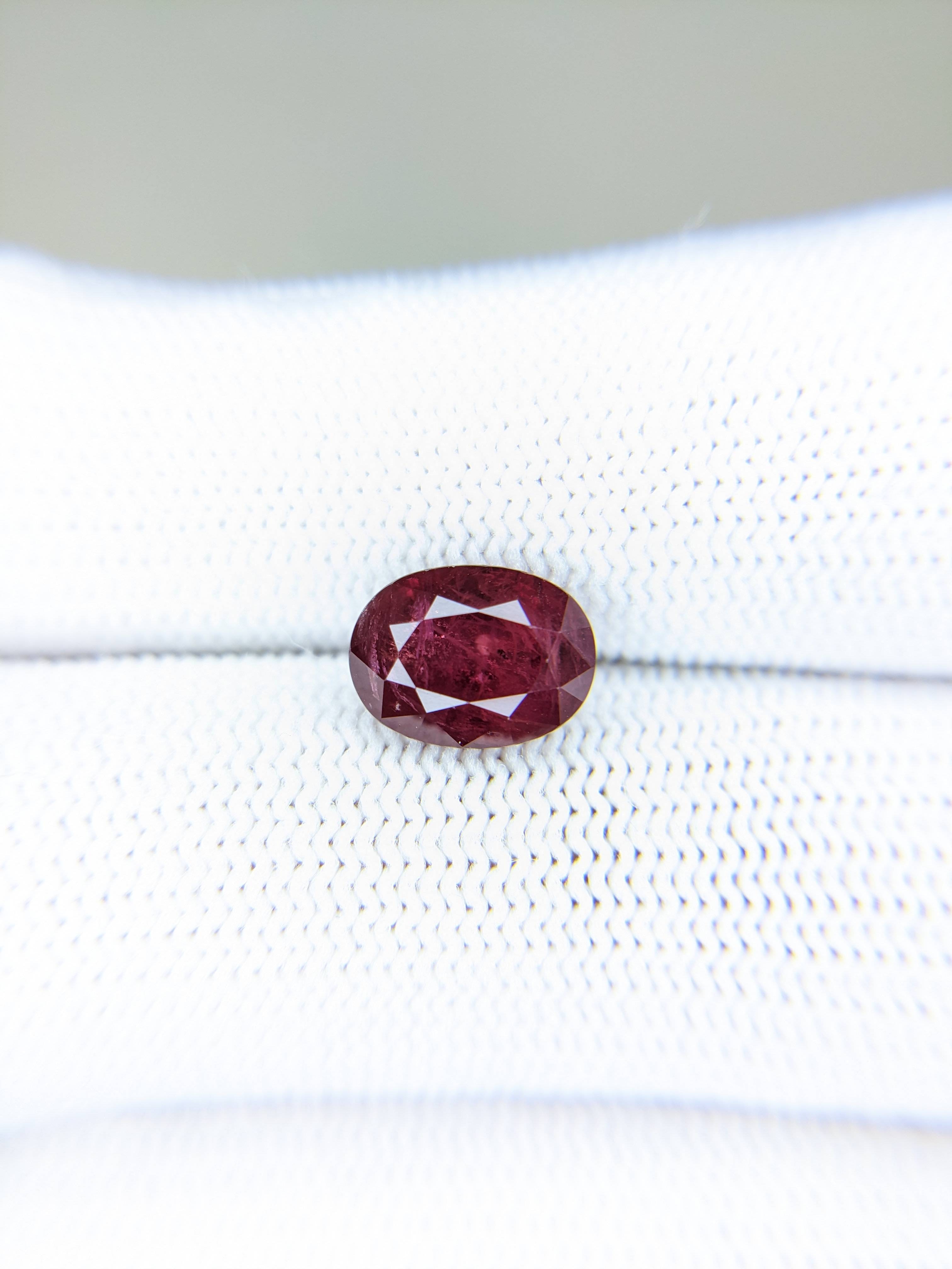RUBY Oval: 3.64ct