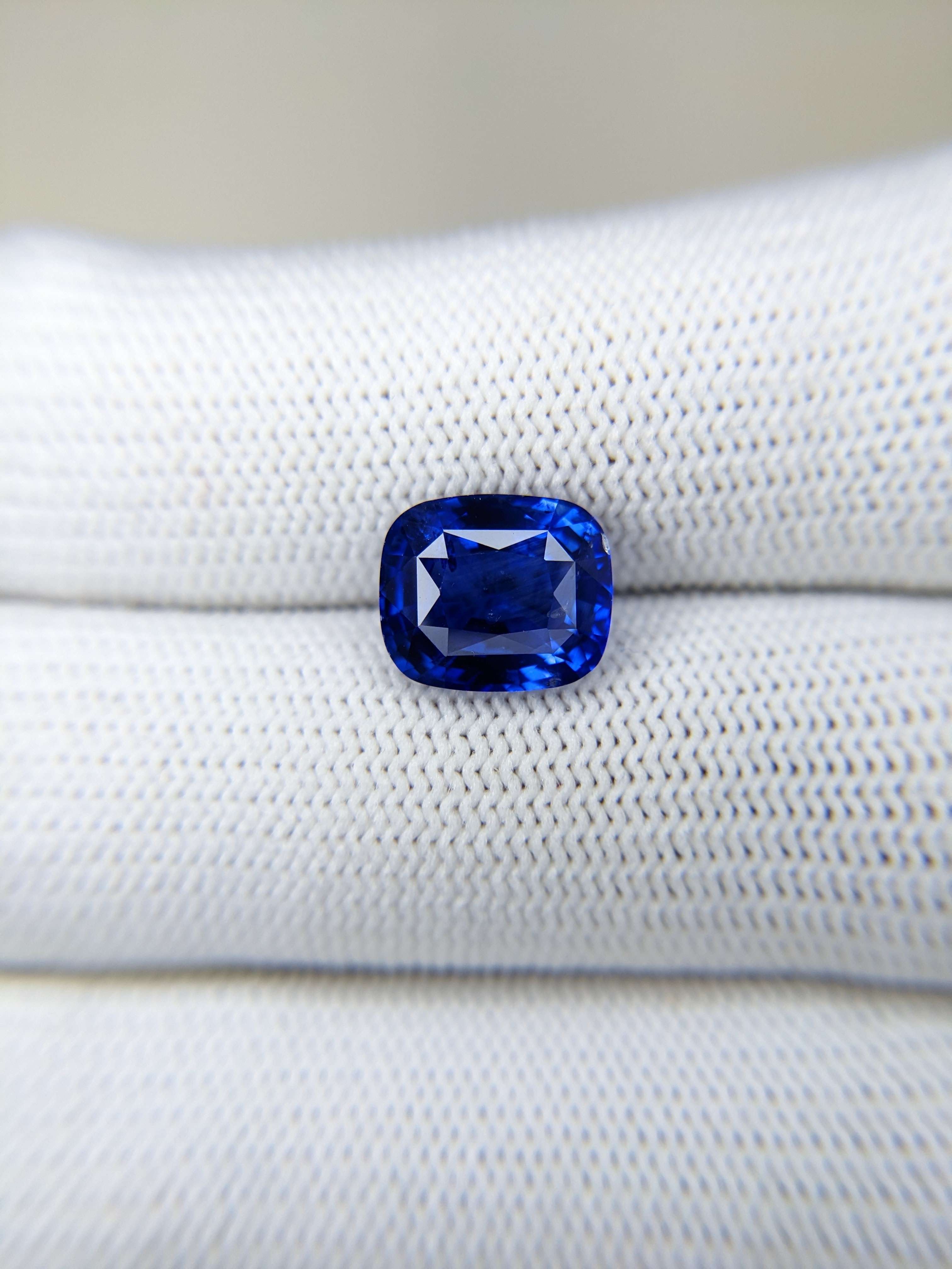 Sapphire Cushion: 4.53ct