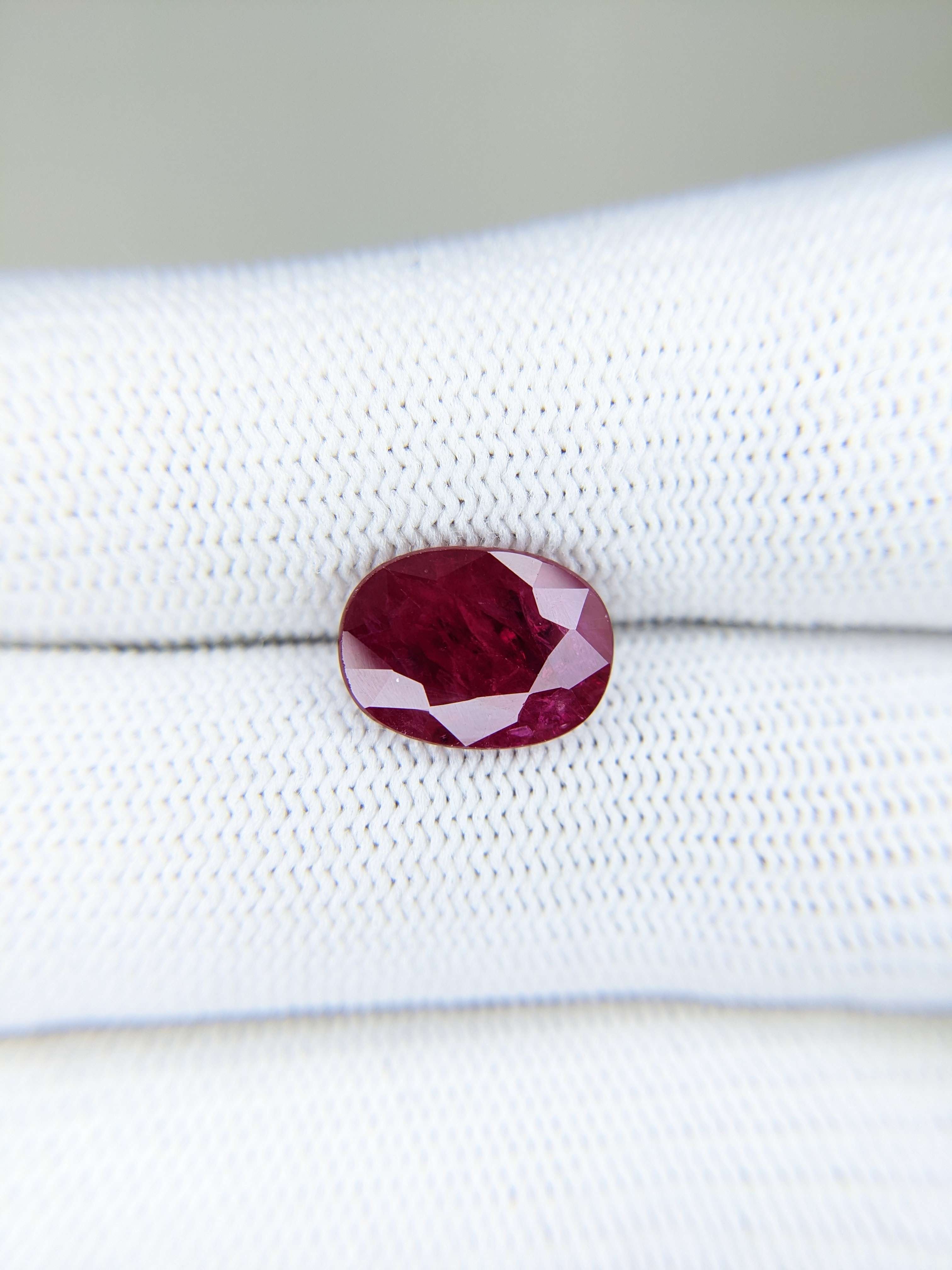 Ruby Oval: 4.23ct