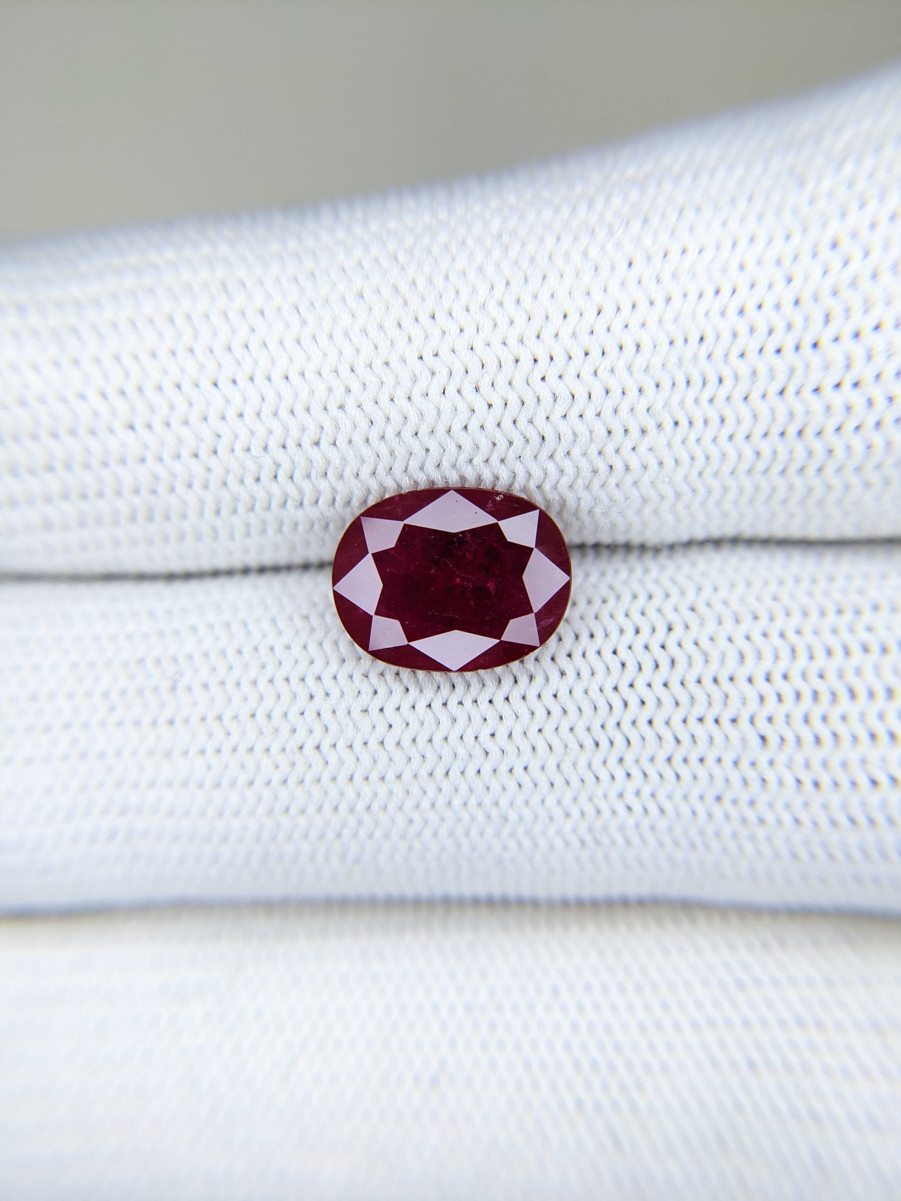 Ruby Oval: 3.39ct