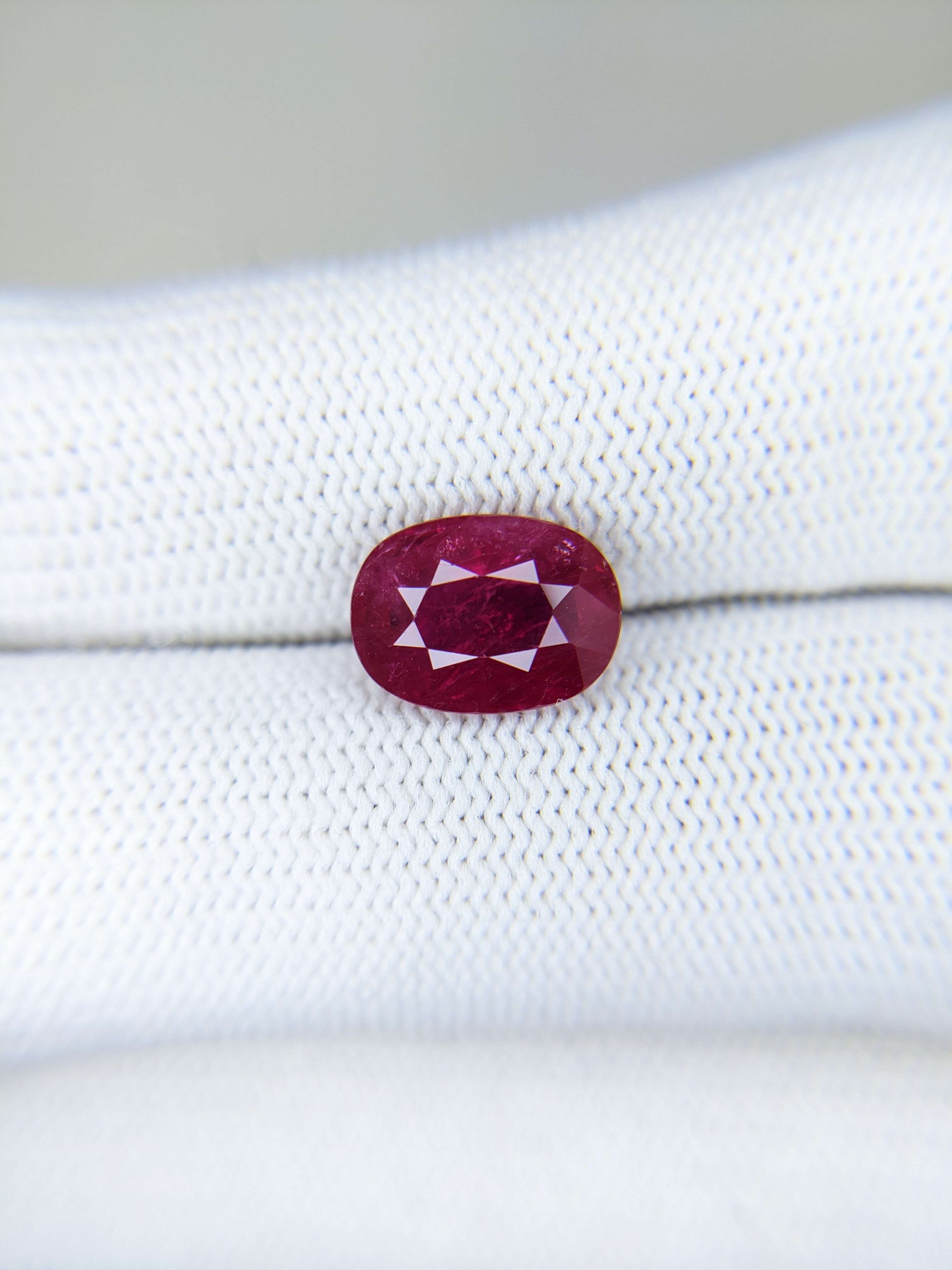 Ruby Oval: 3.59ct