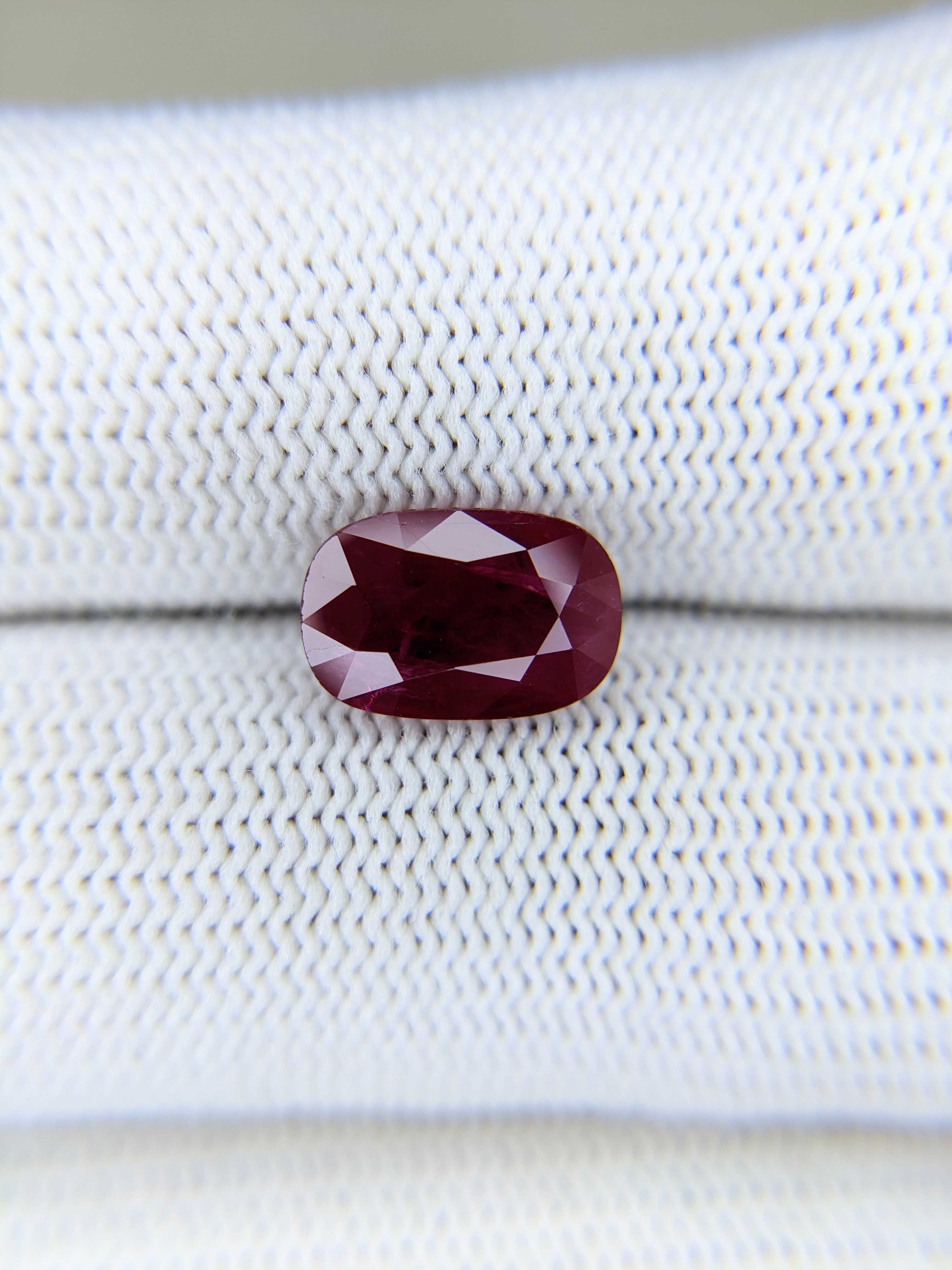 Ruby Oval: 3.11ct