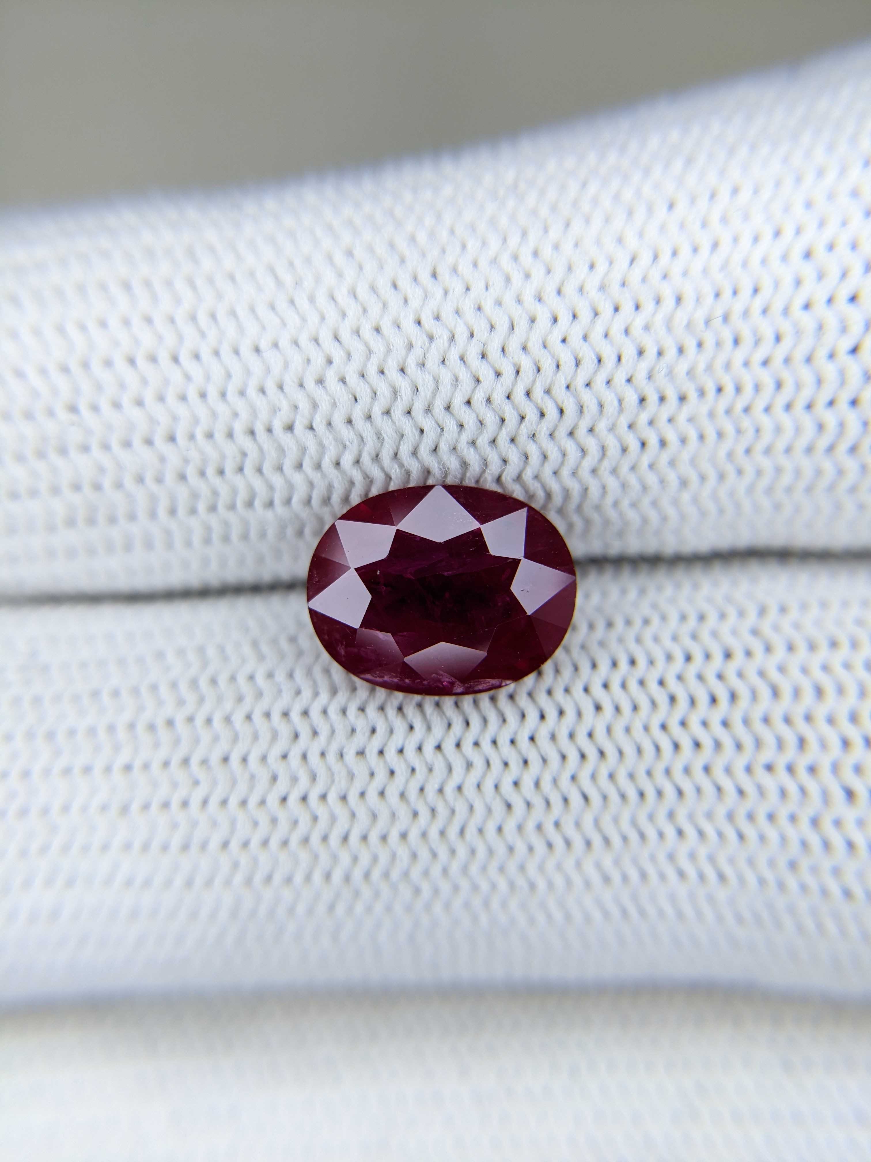 Ruby Oval: 3.21ct
