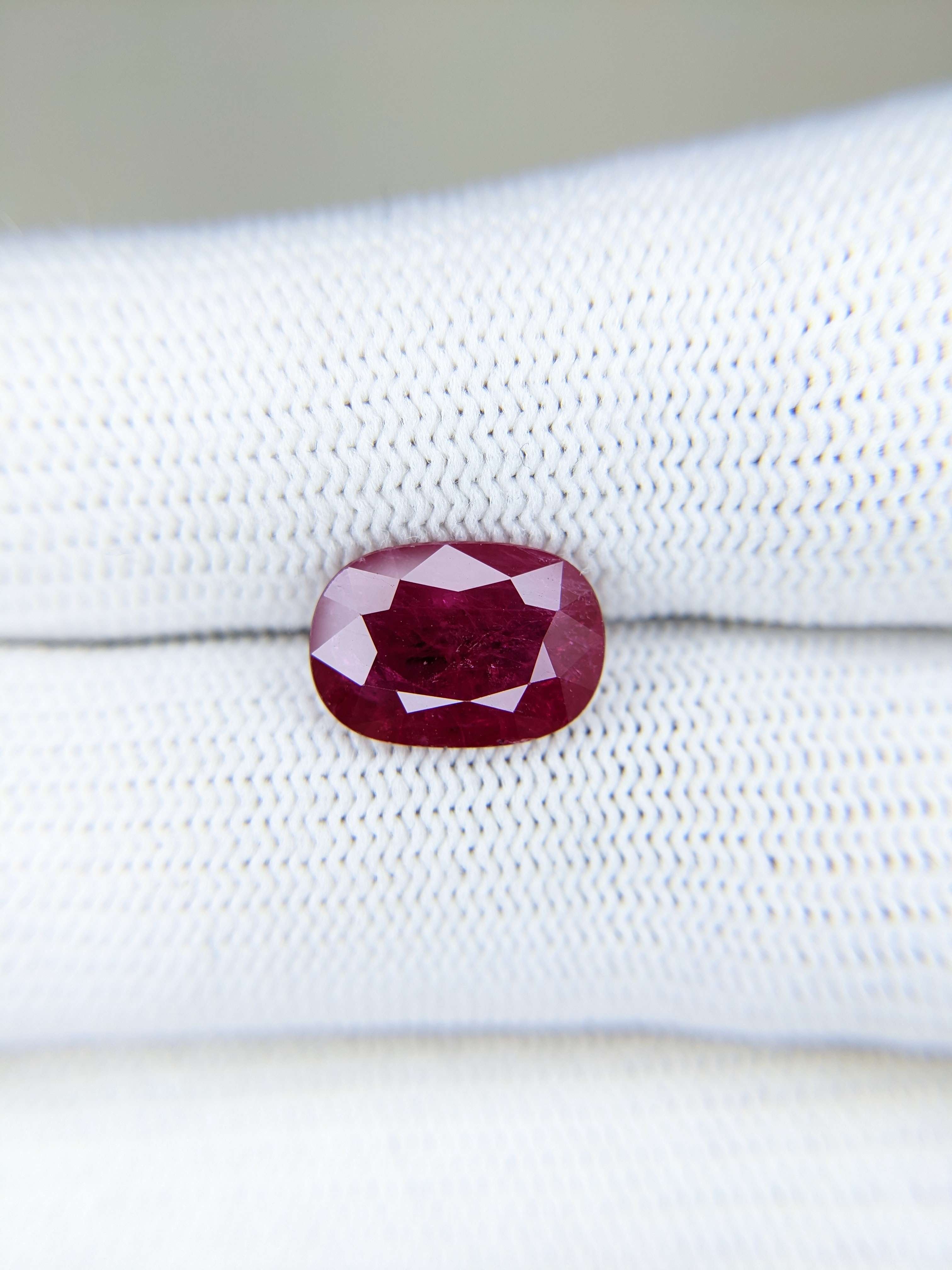Ruby Oval: 3.70ct