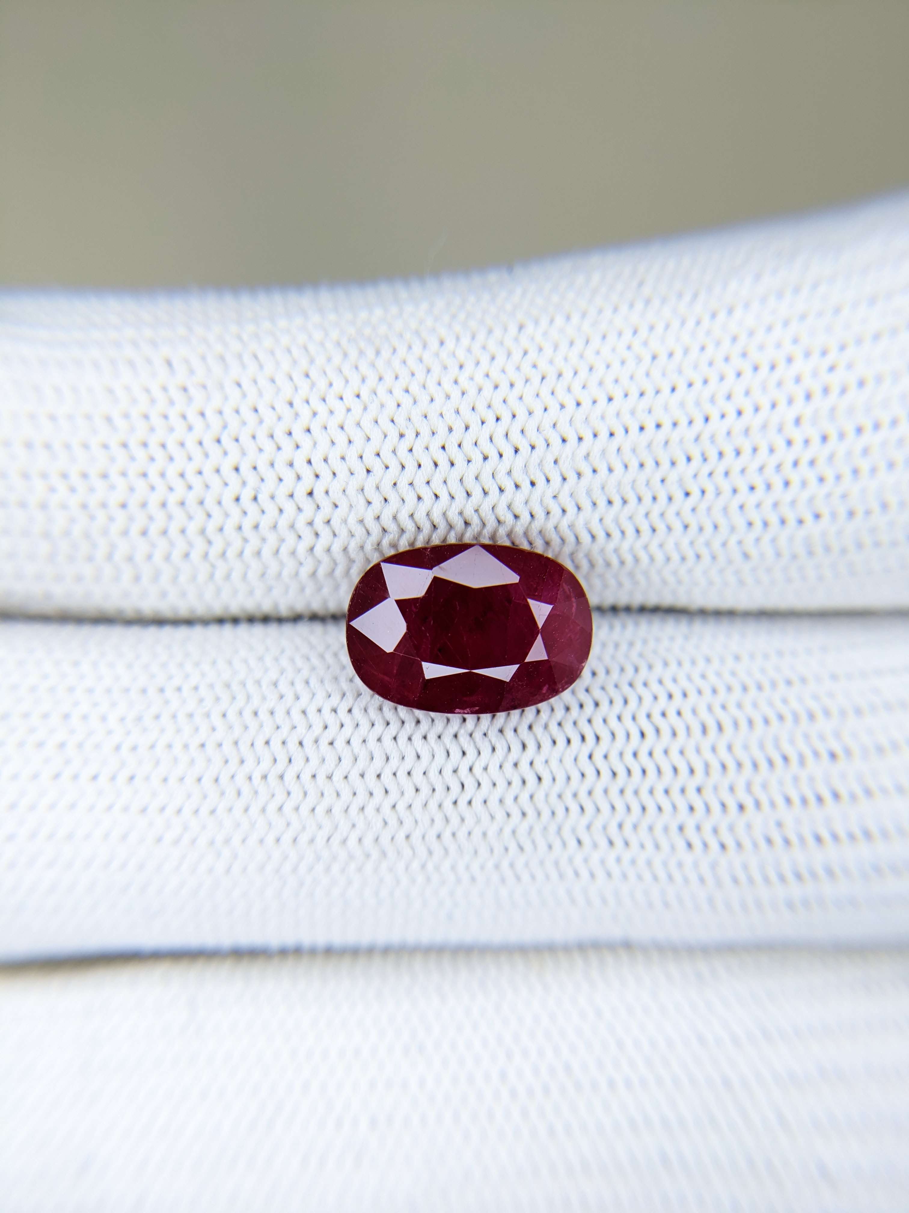 Ruby Oval: 5.40ct
