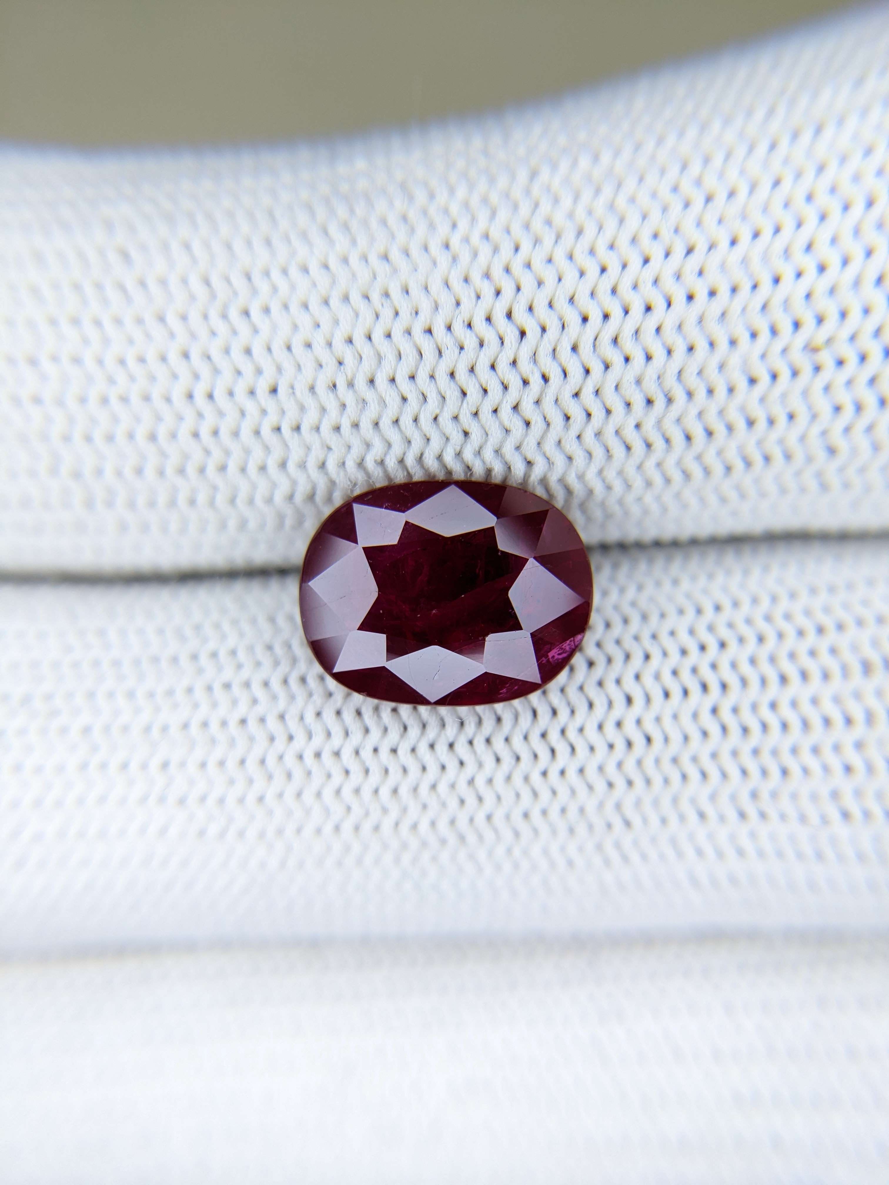 Ruby Cushion: 4.04ct